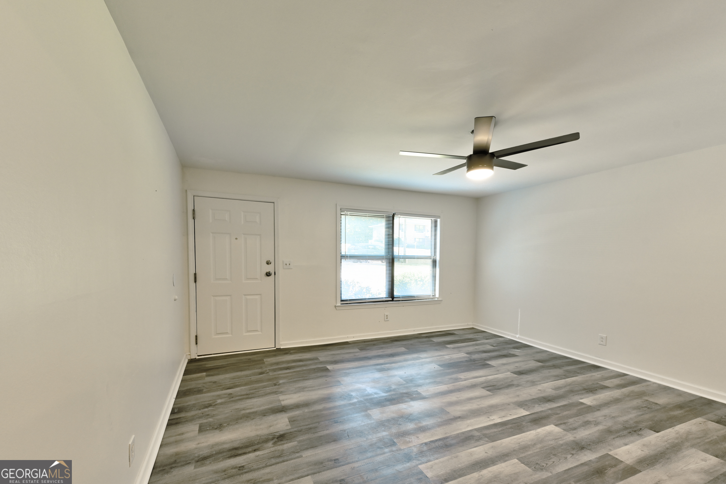559 Evergreen Terrace Property Photo 4