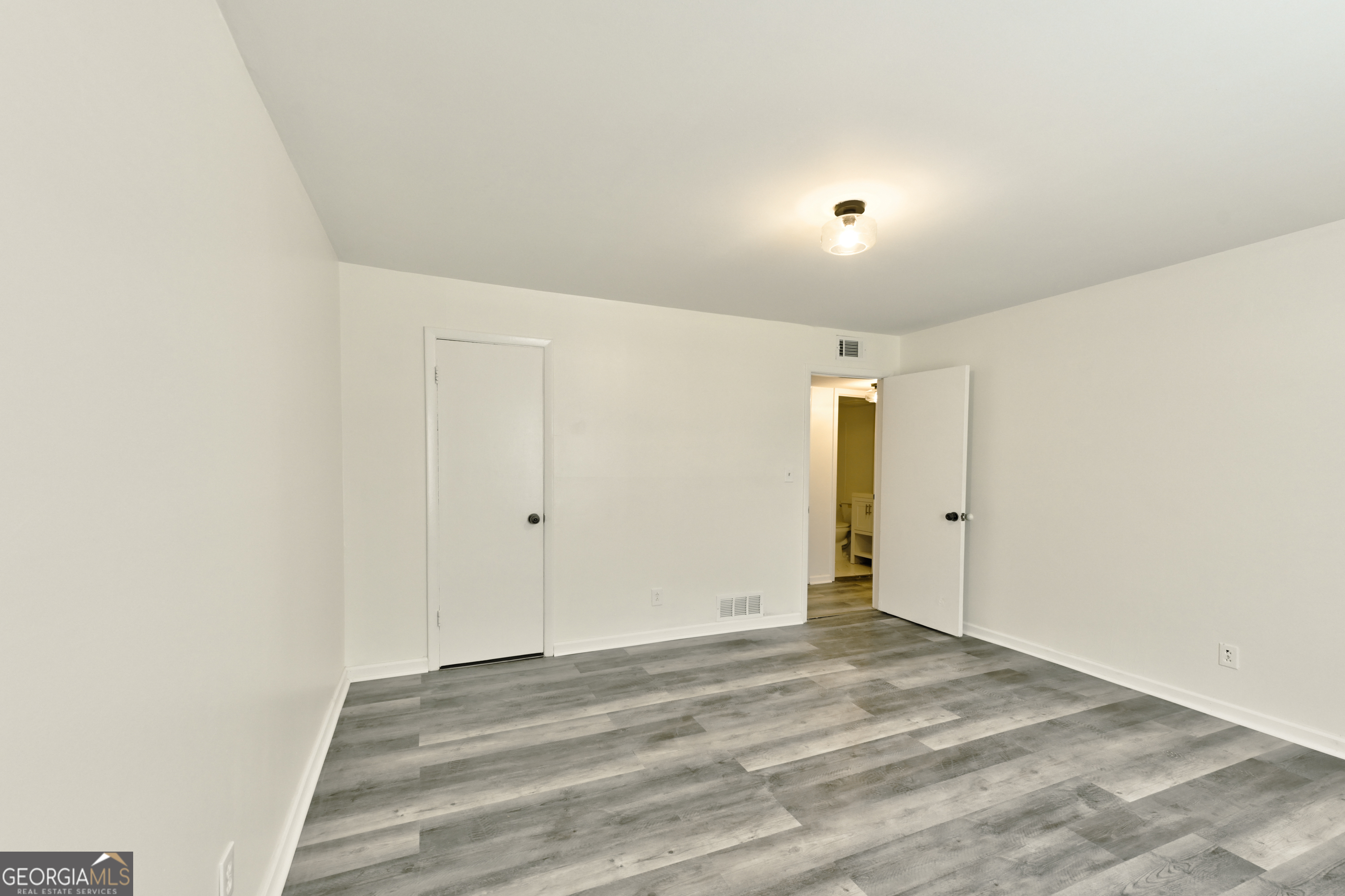 559 Evergreen Terrace Property Photo 10