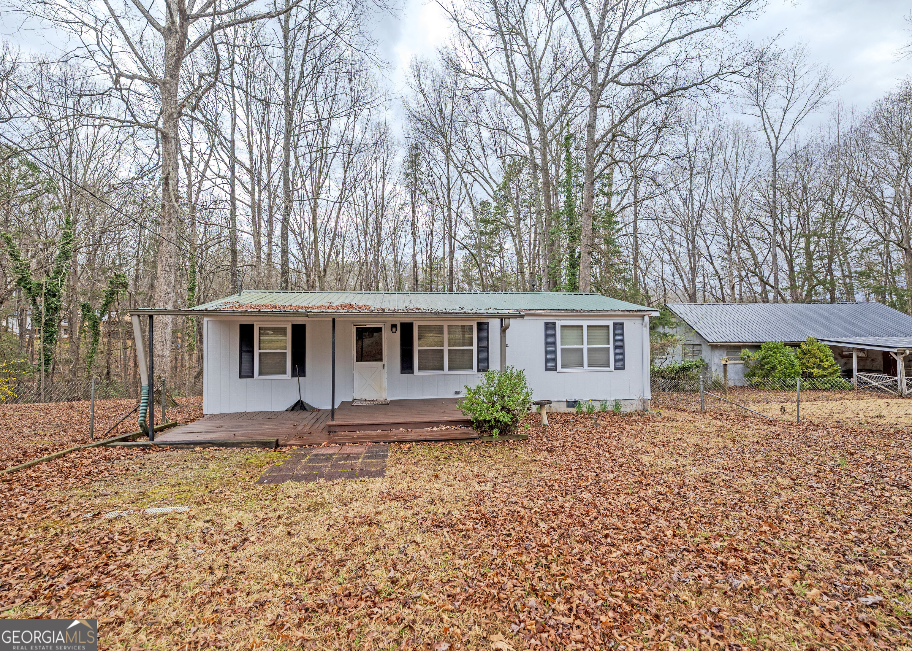121 Lake View Court Property Photo