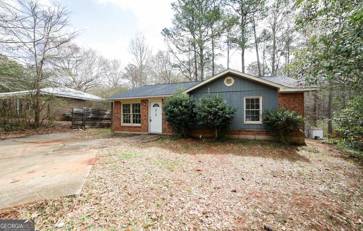 215 Woodridge Circle Property Photo