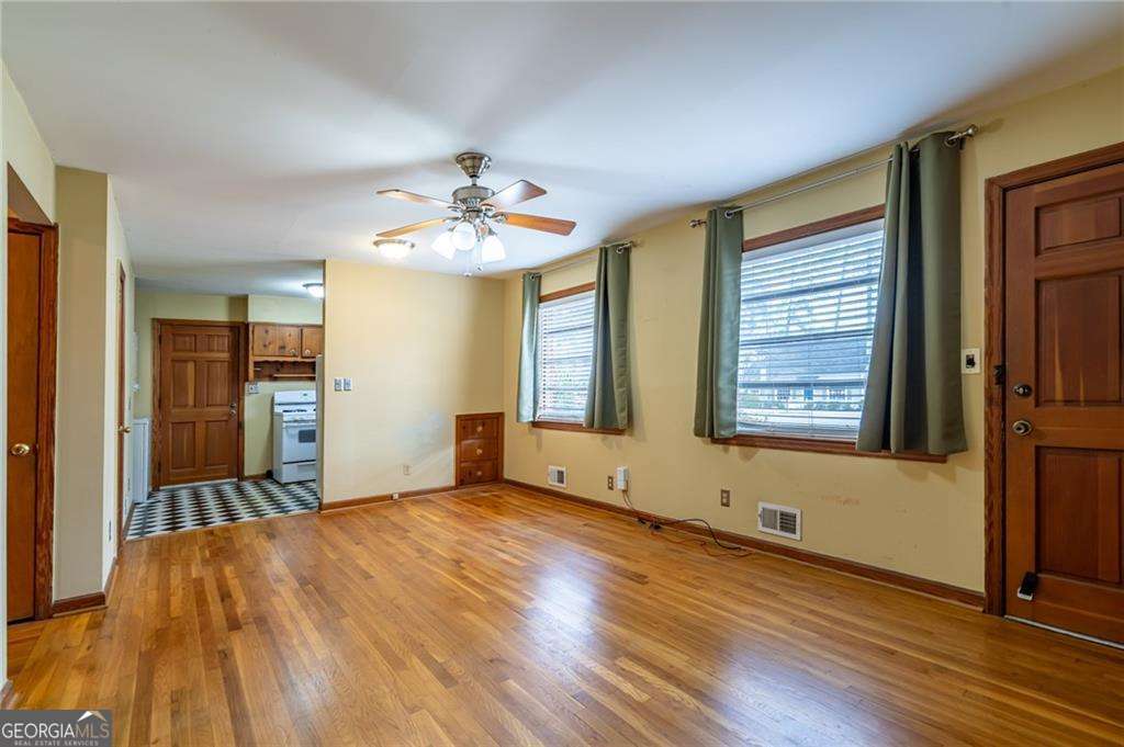 608 Sycamore Drive Property Photo 4