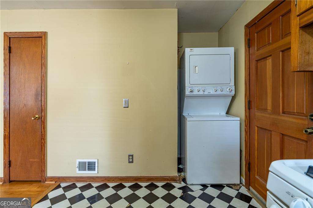 608 Sycamore Drive Property Photo 9