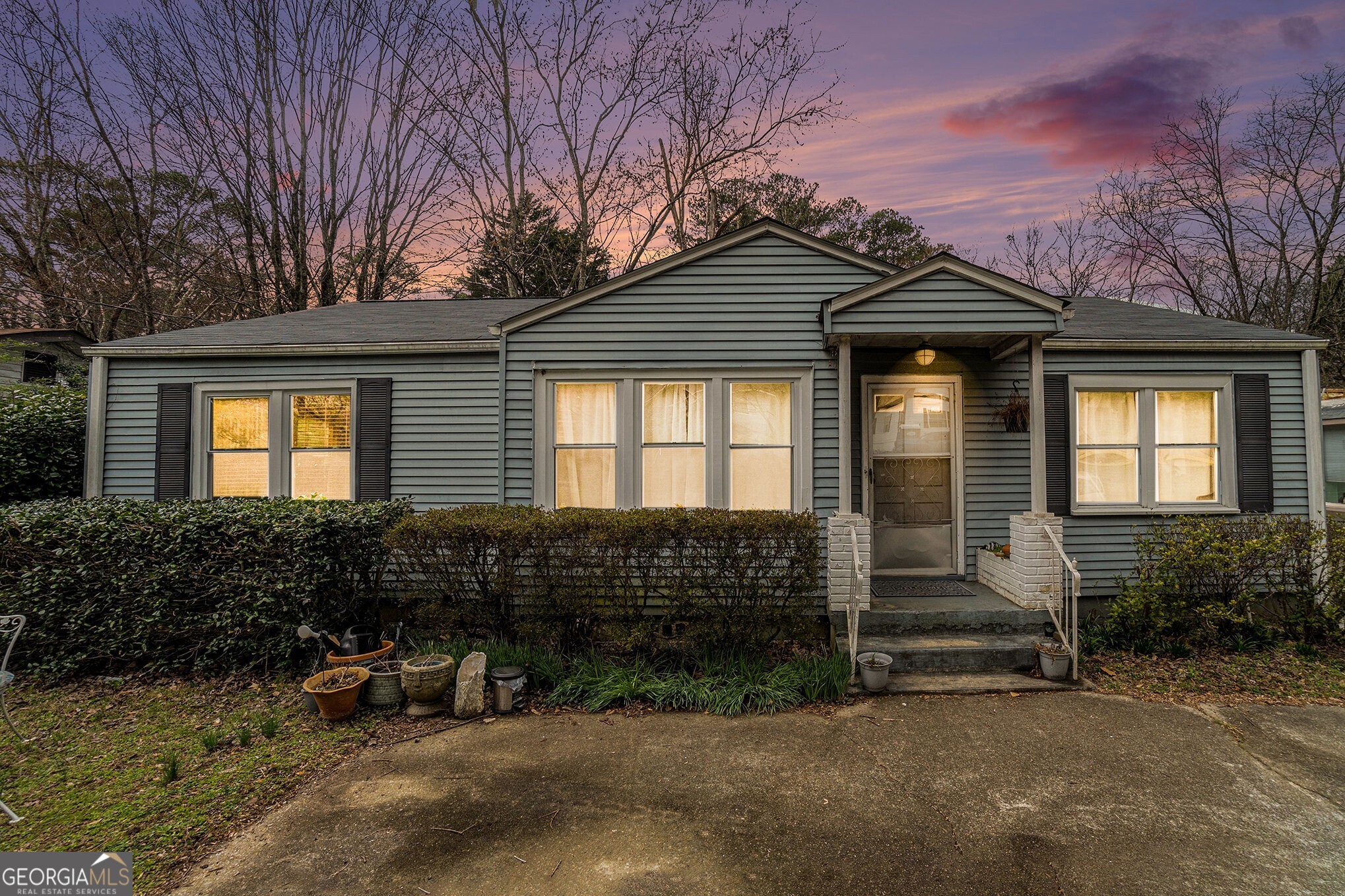 1054 Shepherds Lane Ne Property Photo