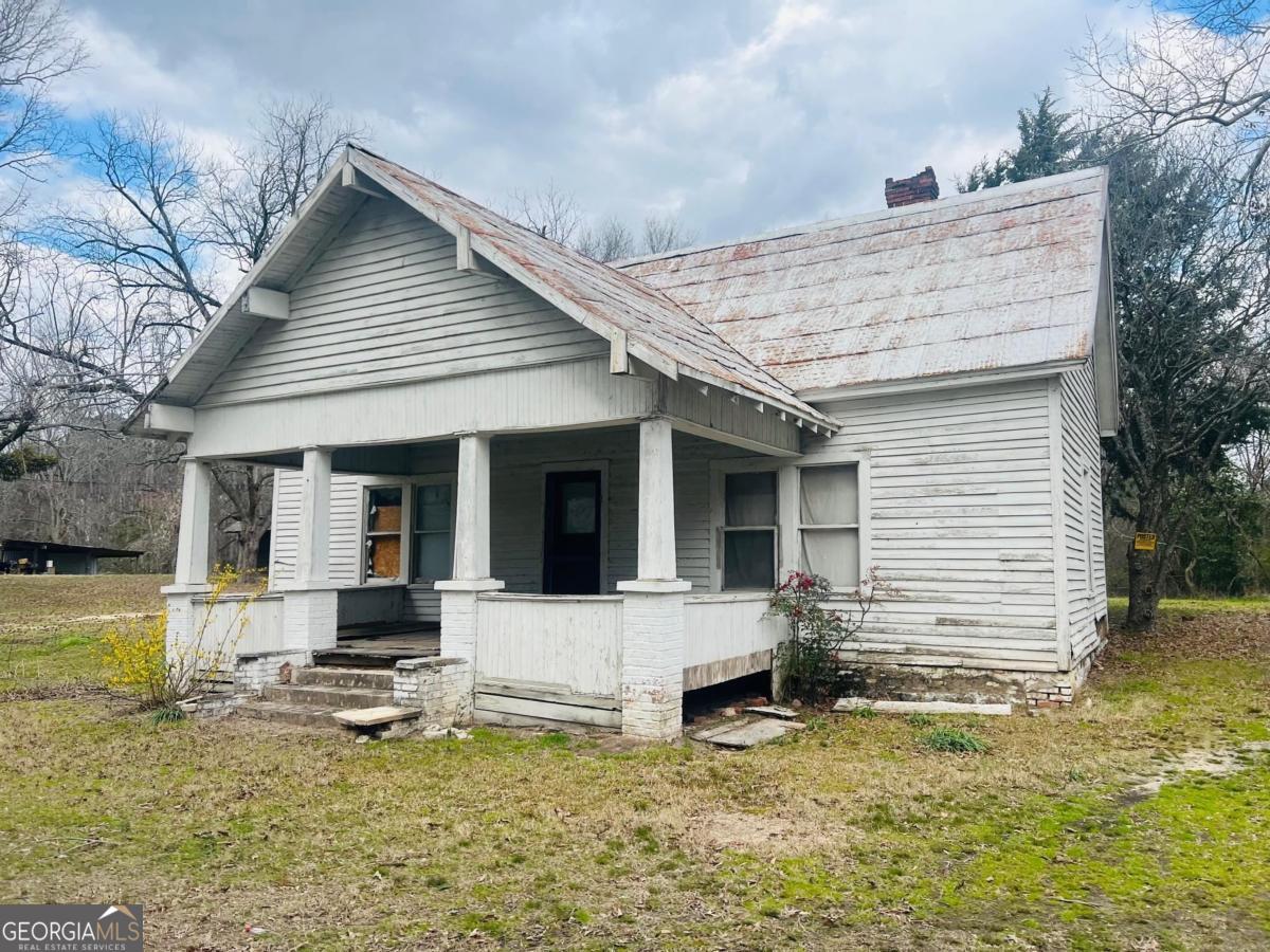 1011 Railroad Street Property Photo 1