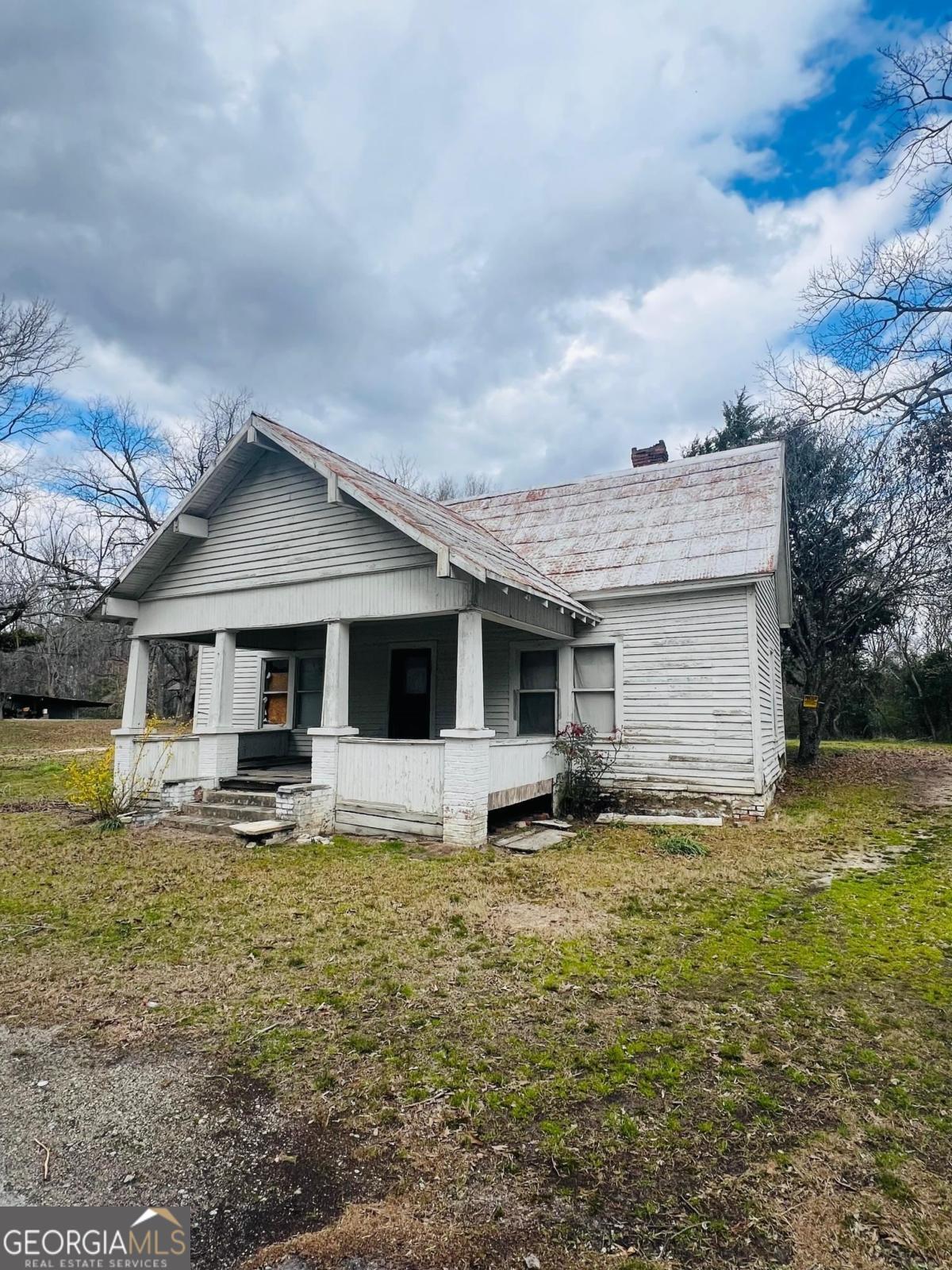 1011 Railroad Street Property Photo 2