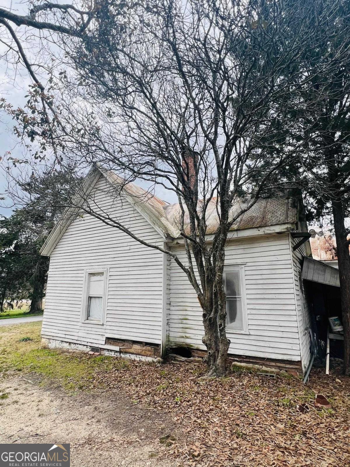 1011 Railroad Street Property Photo 3