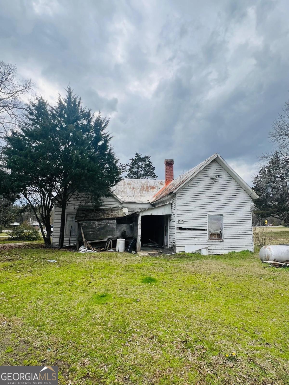 1011 Railroad Street Property Photo 4