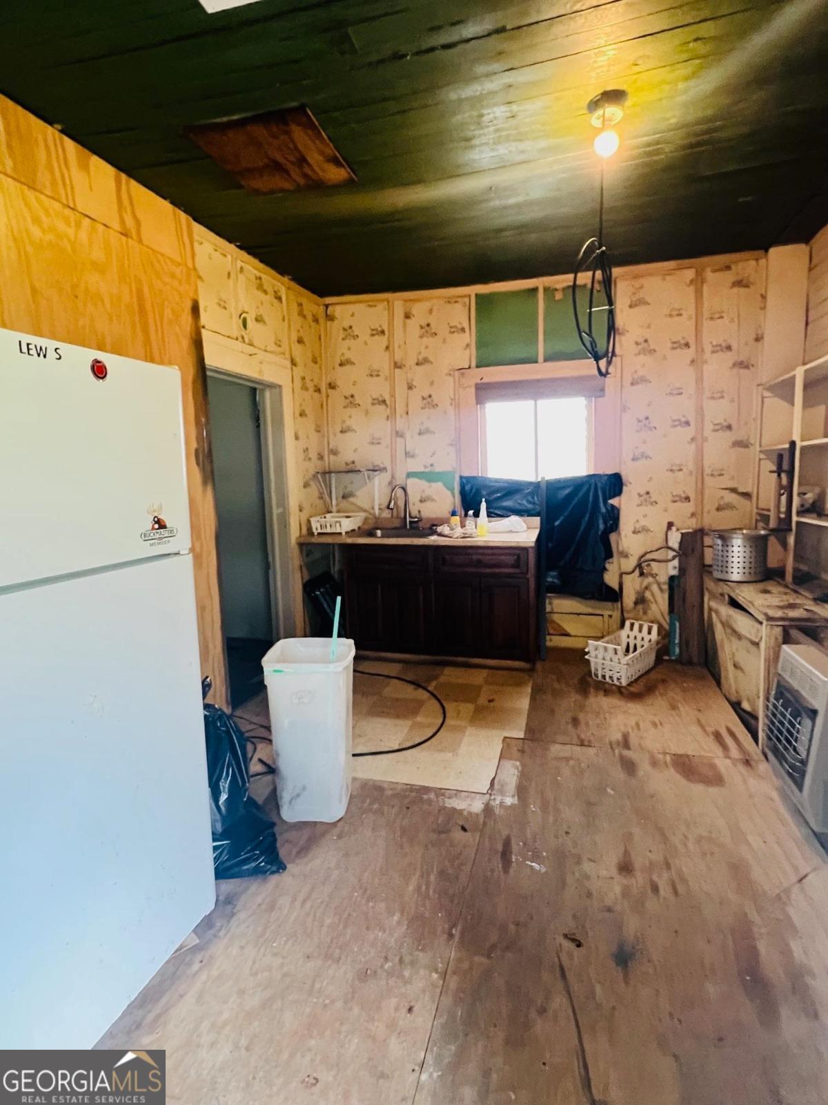 1011 Railroad Street Property Photo 6