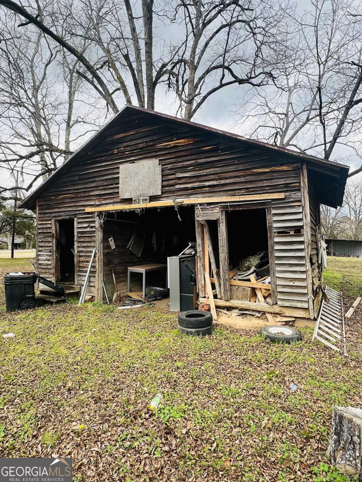 1011 Railroad Street Property Photo 9