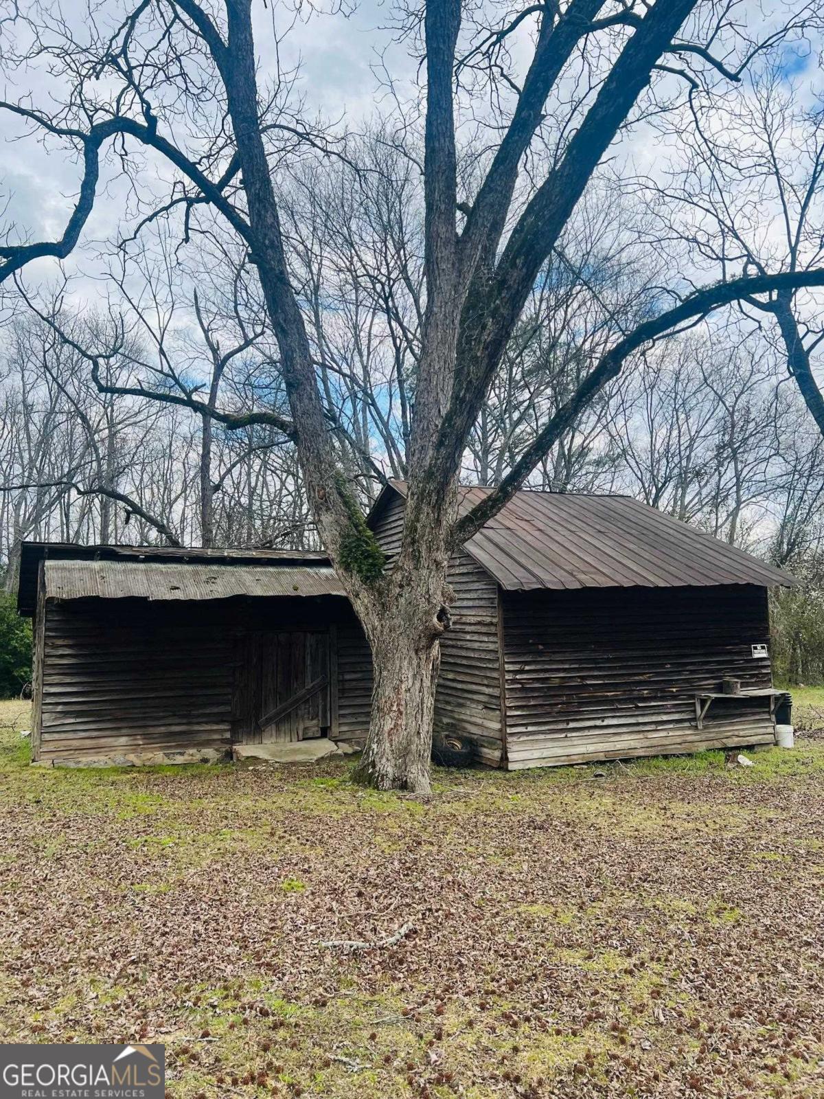 1011 Railroad Street Property Photo 10