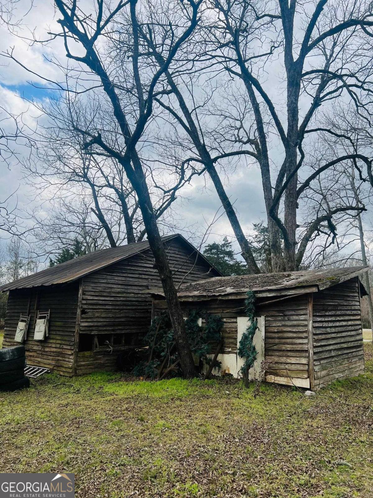 1011 Railroad Street Property Photo 11