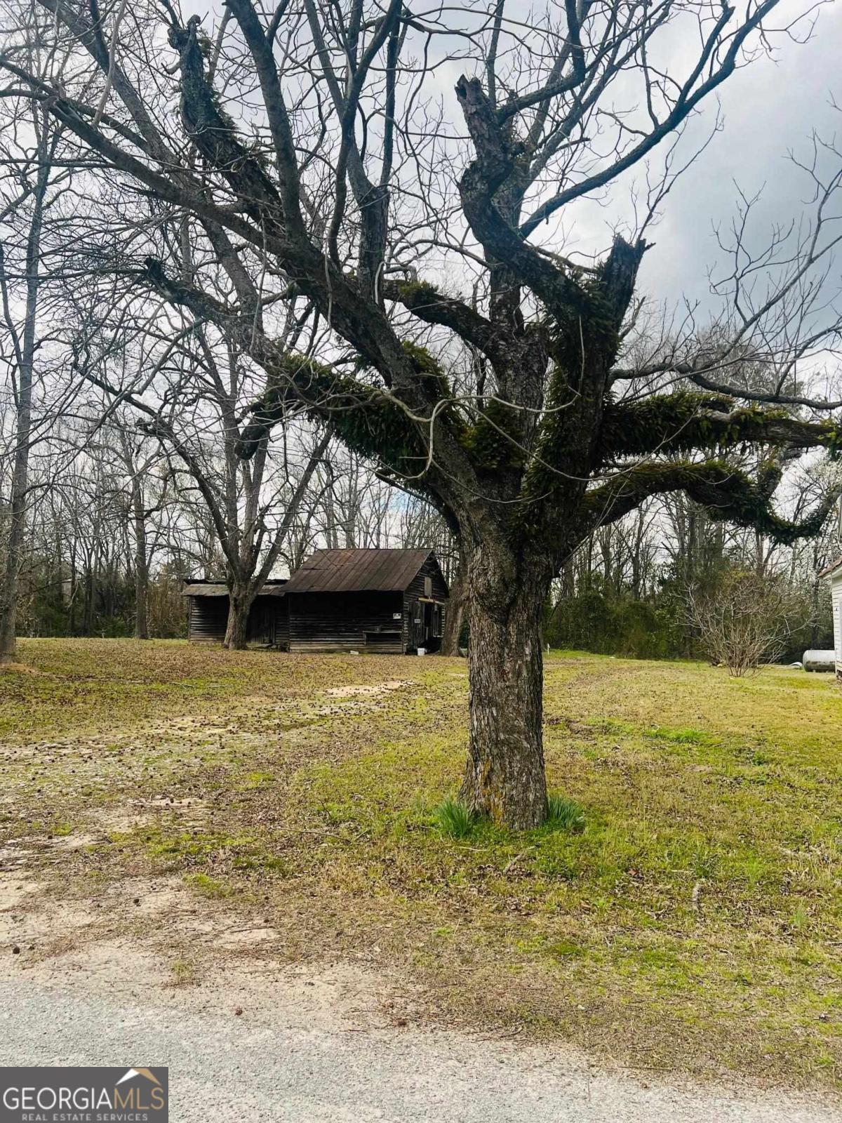 1011 Railroad Street Property Photo 12