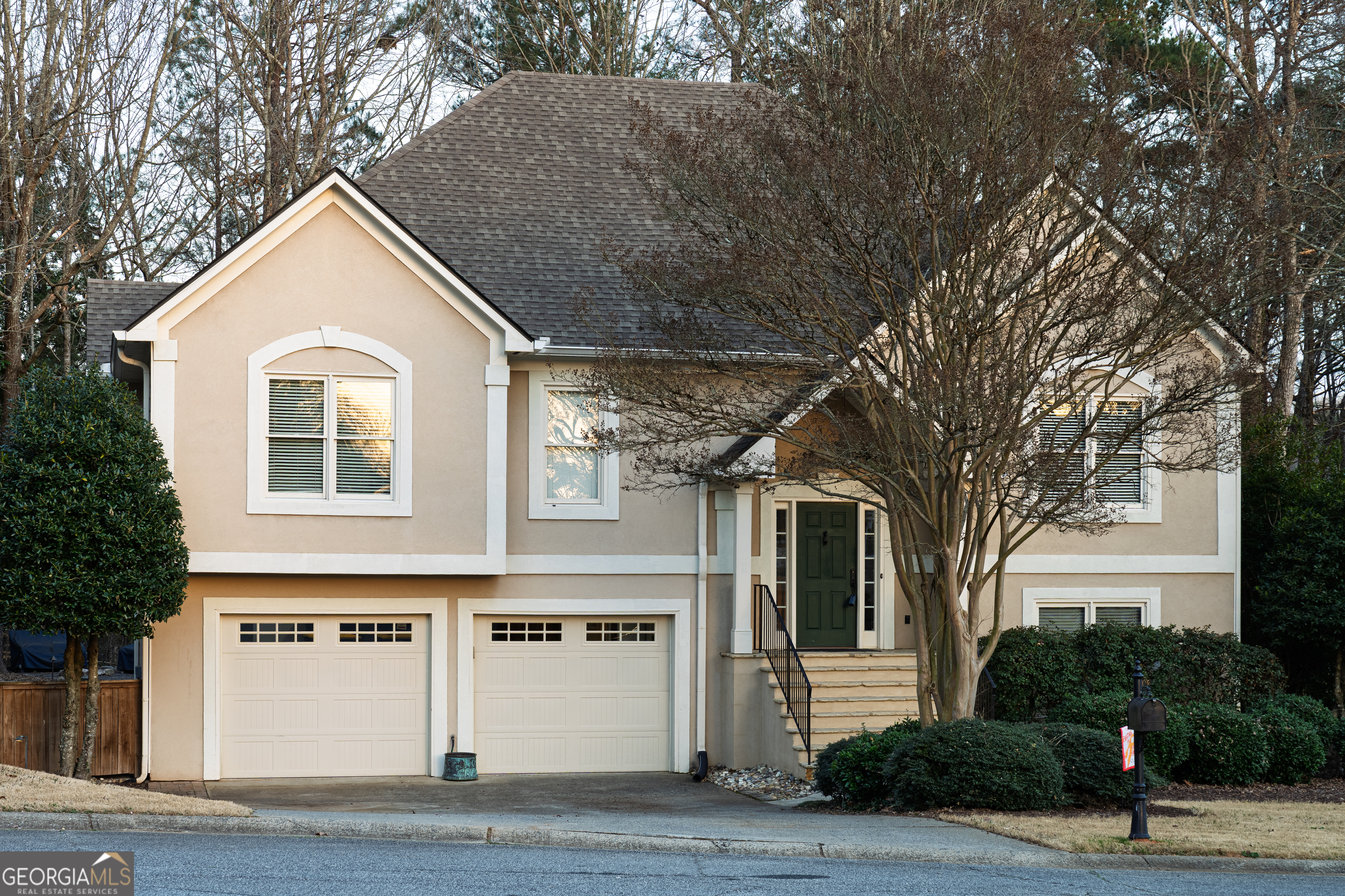 2325 Woodcrest Drive Property Photo
