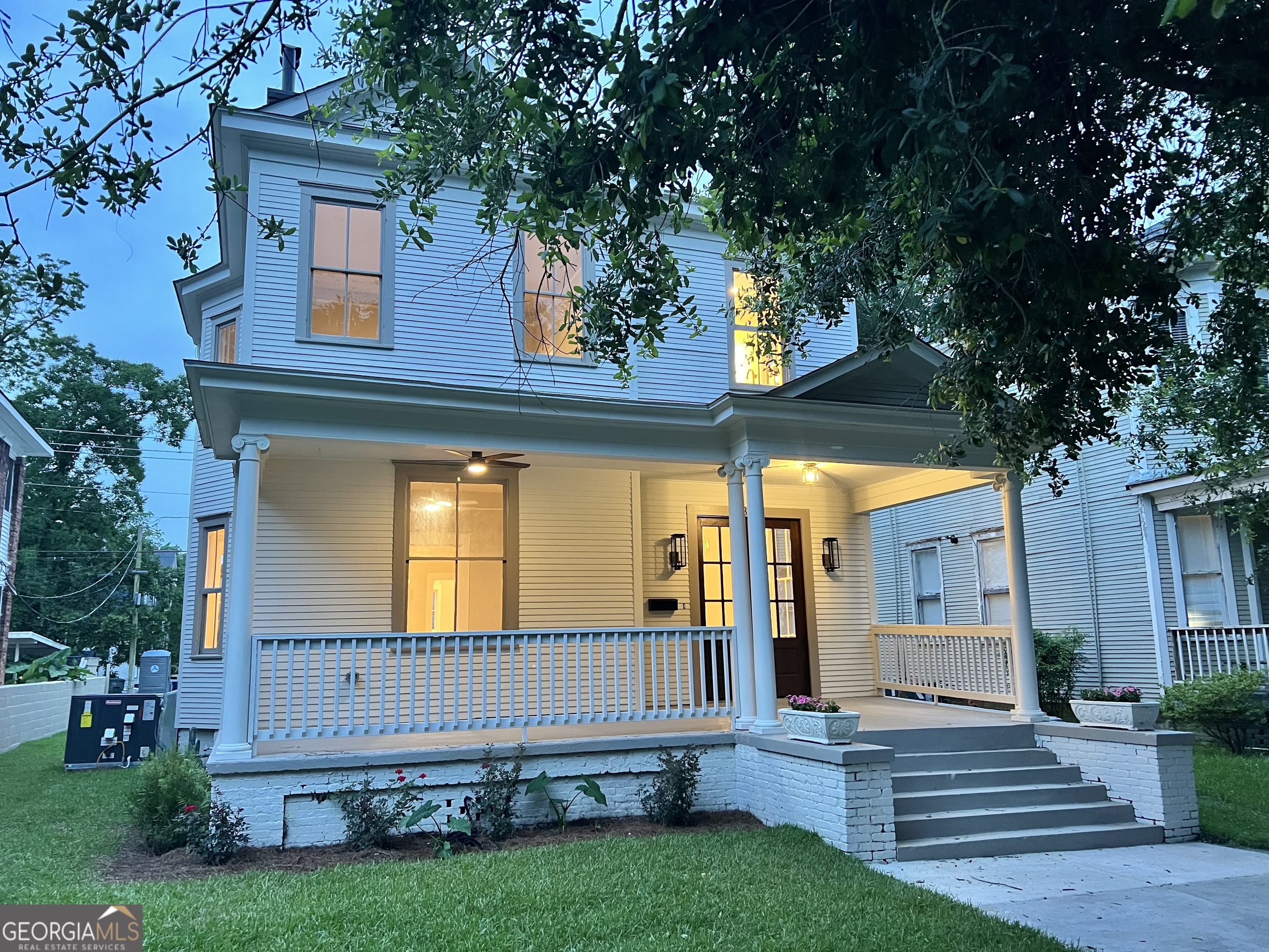 815 E Henry Street Property Photo 1