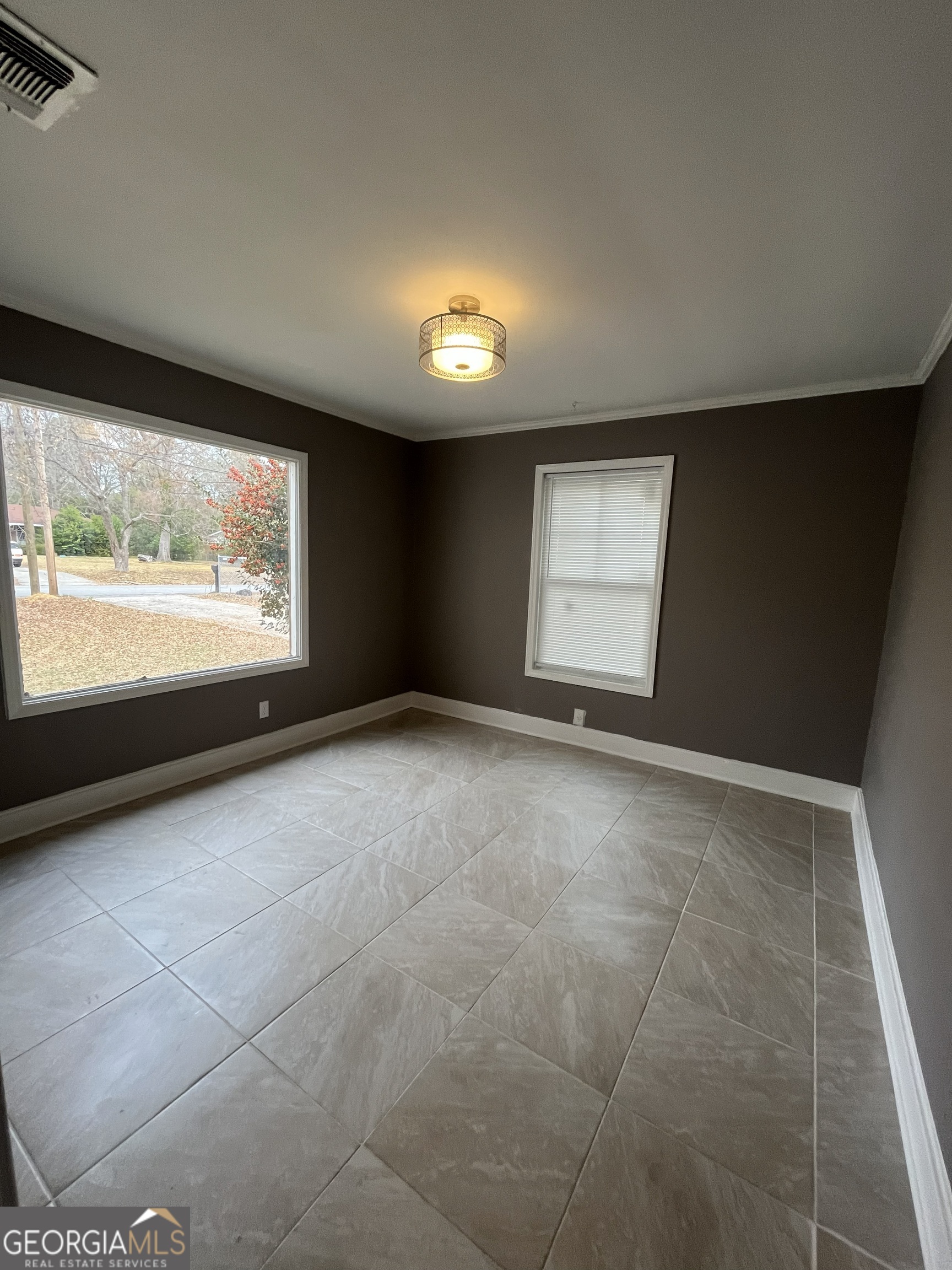 1570 Colonial Drive Property Photo 3