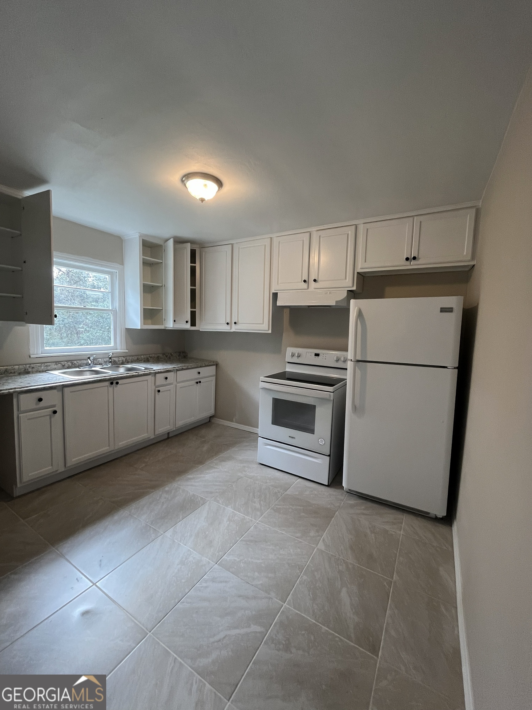 1570 Colonial Drive Property Photo 7