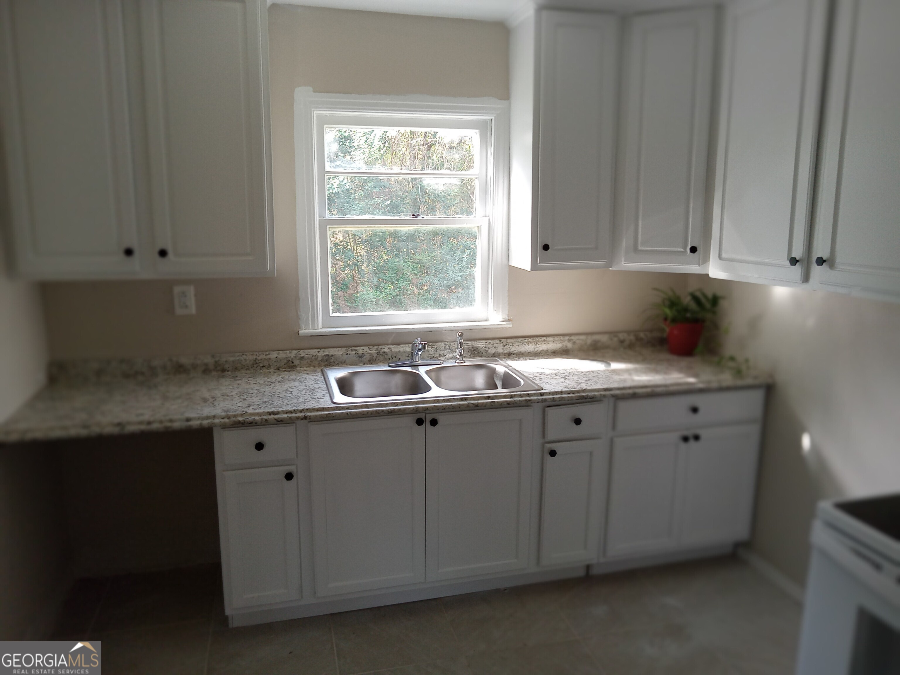 1570 Colonial Drive Property Photo 9