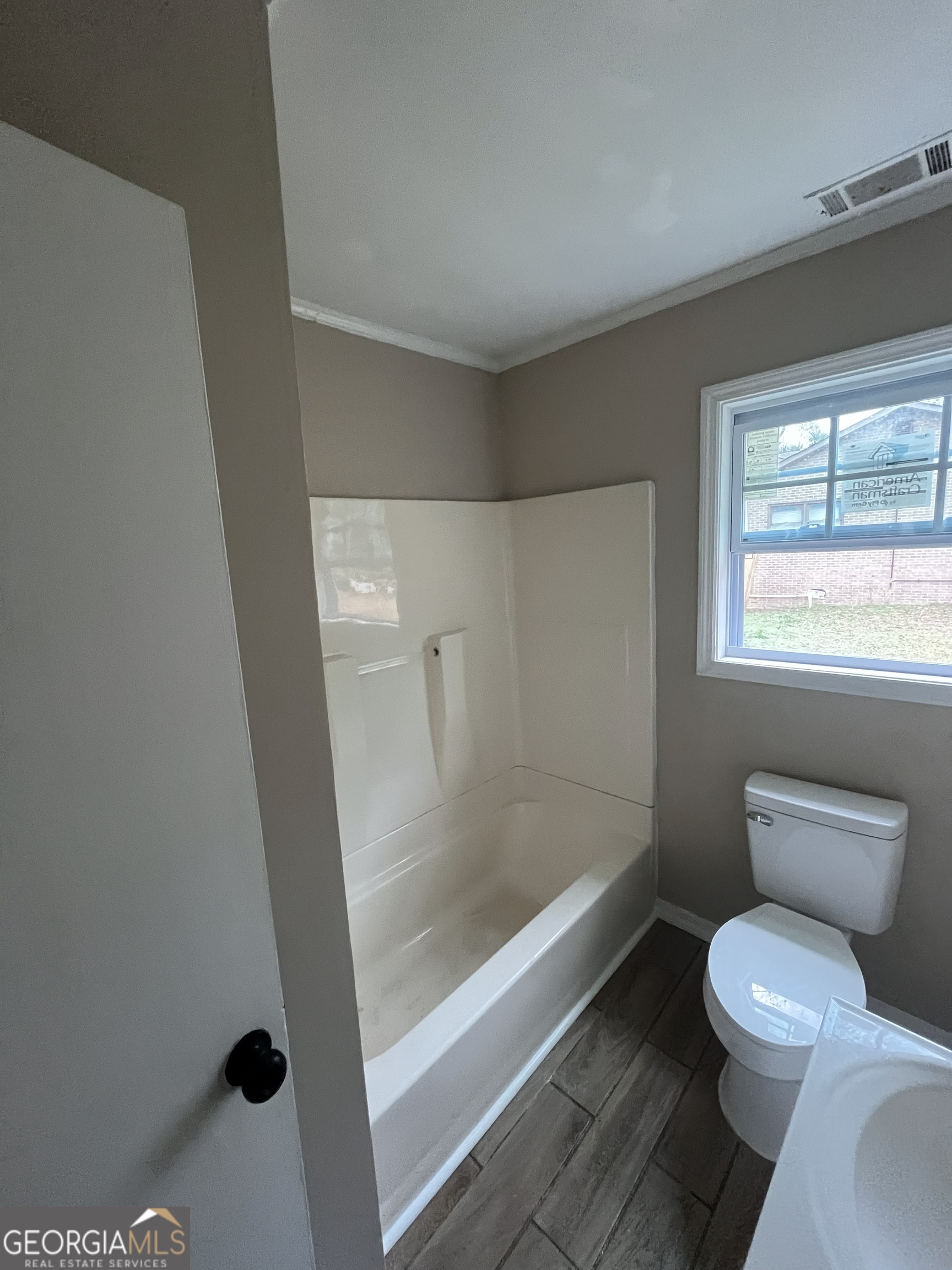 1570 Colonial Drive Property Photo 10