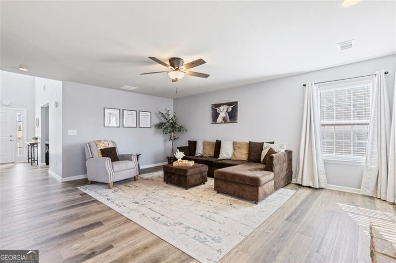 668 New Liberty Way Property Photo 10