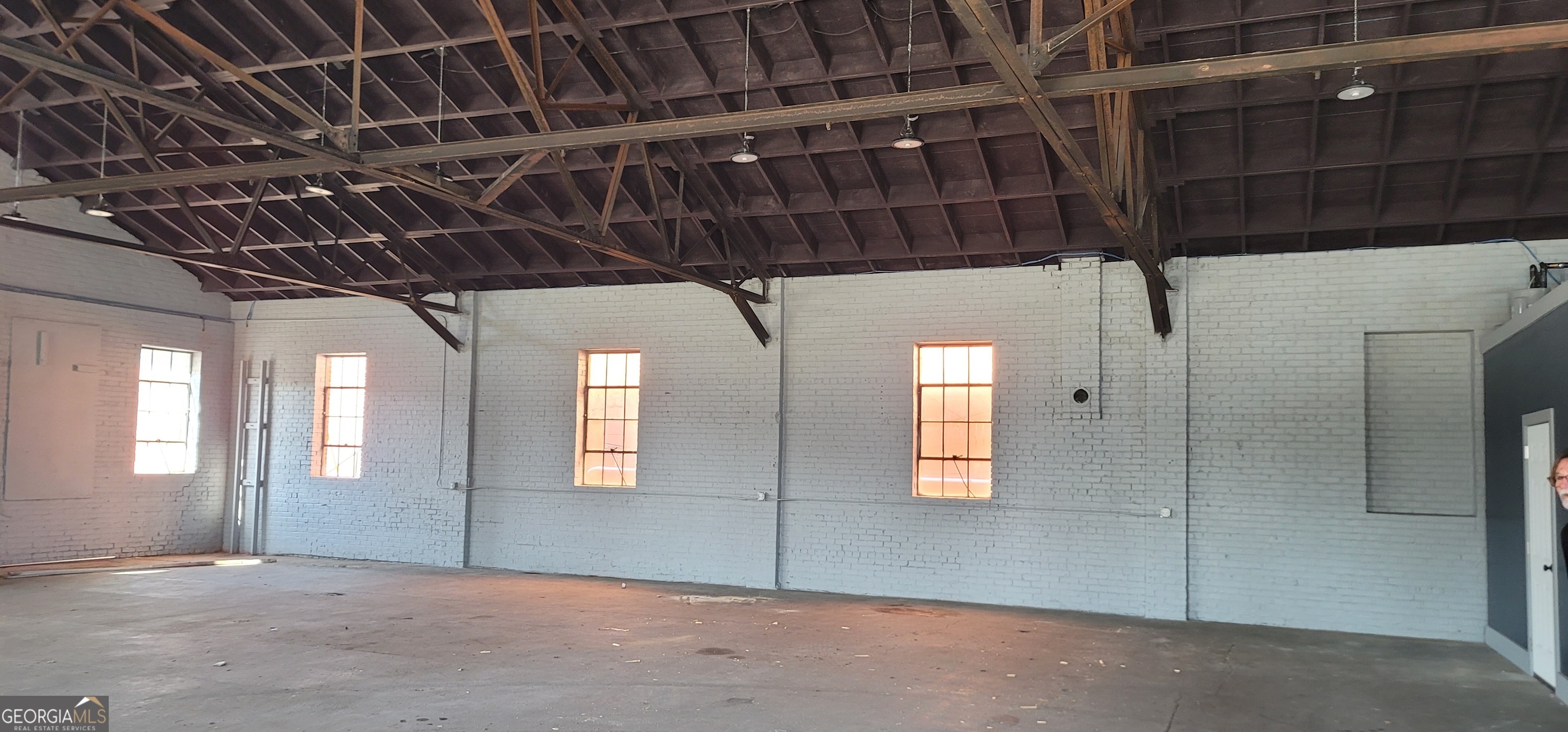 85 W Broad Street Property Photo 12