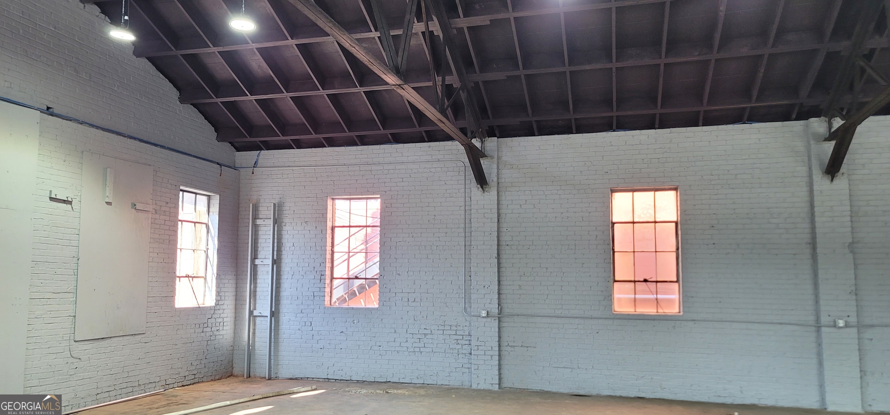85 W Broad Street Property Photo 14