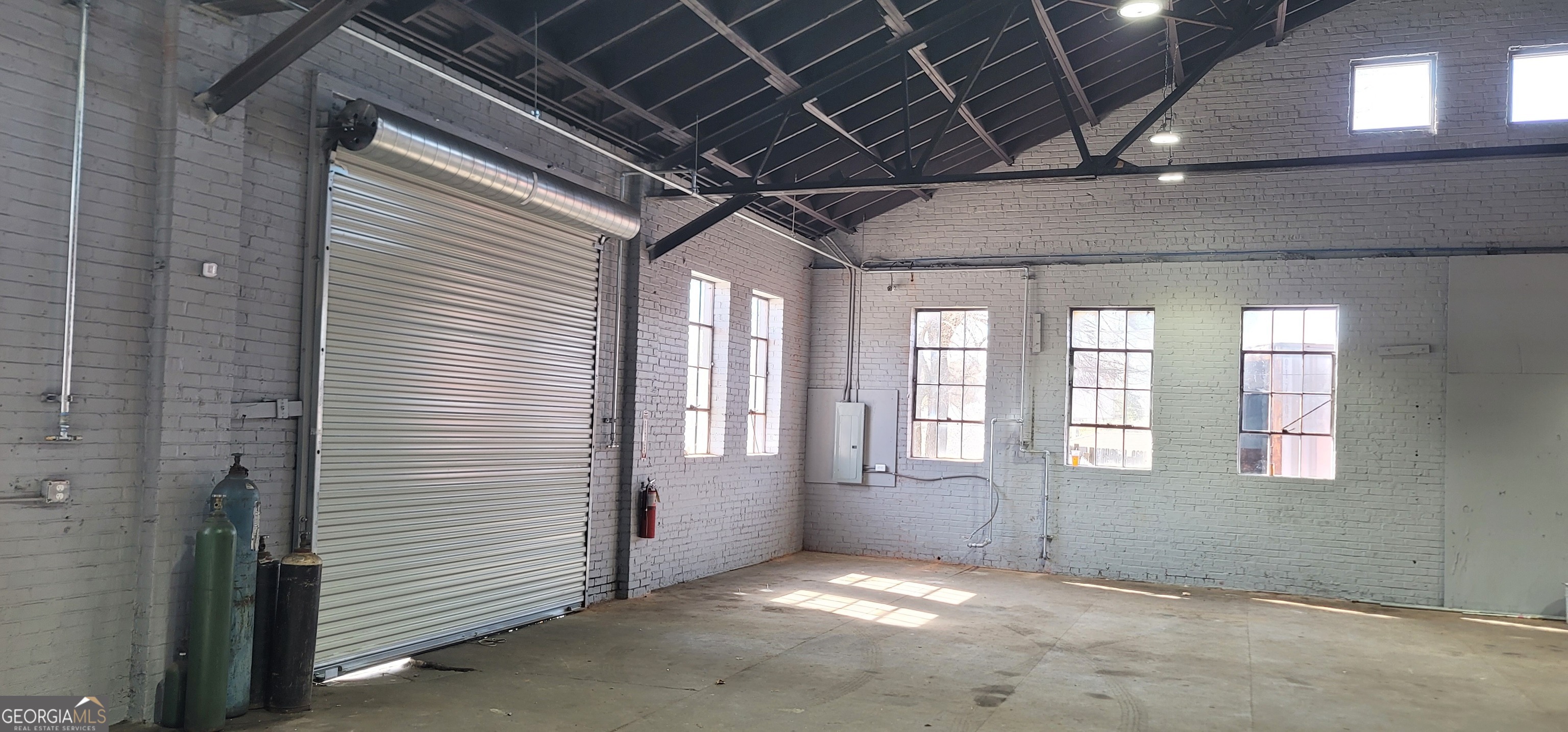 85 W Broad Street Property Photo 15