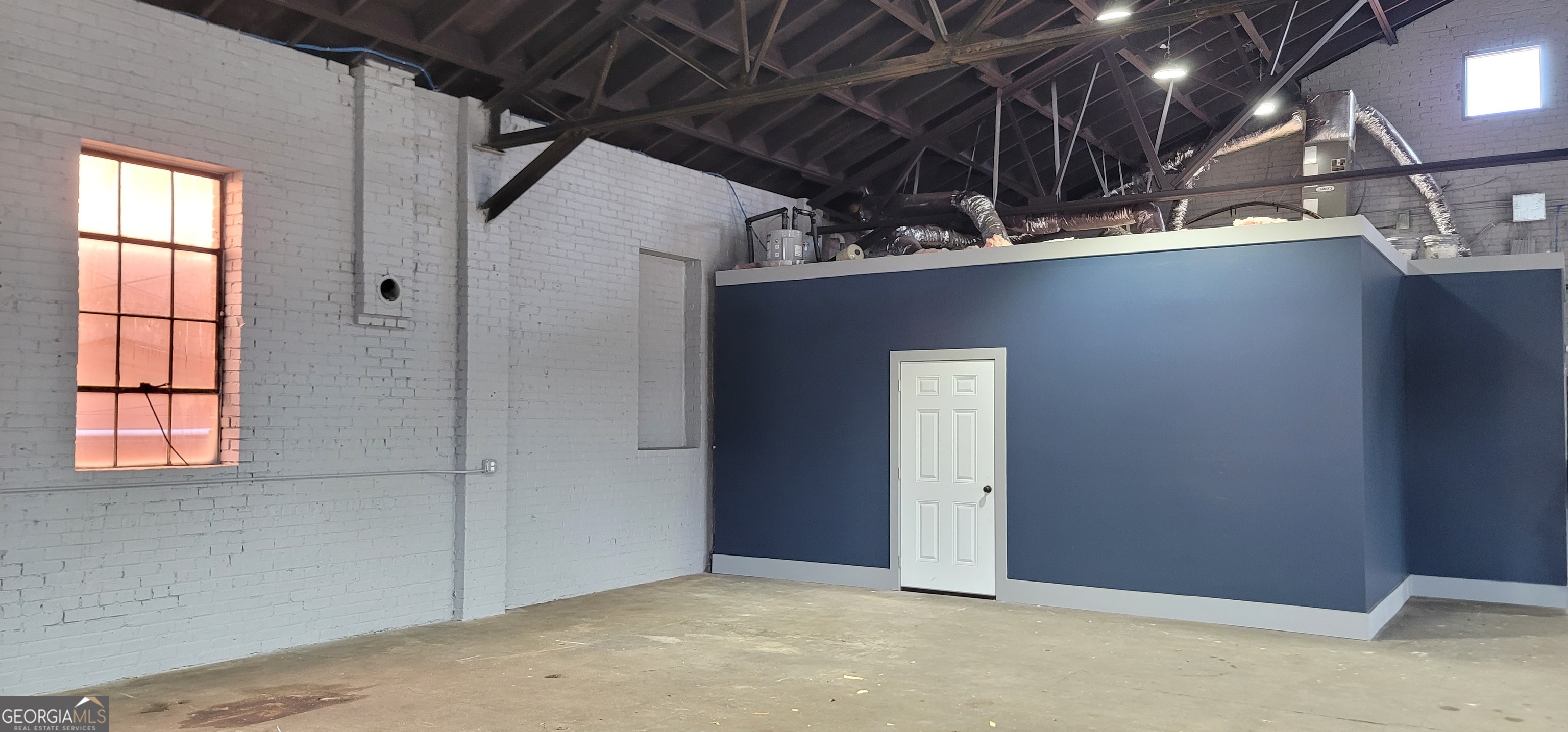 85 W Broad Street Property Photo 23