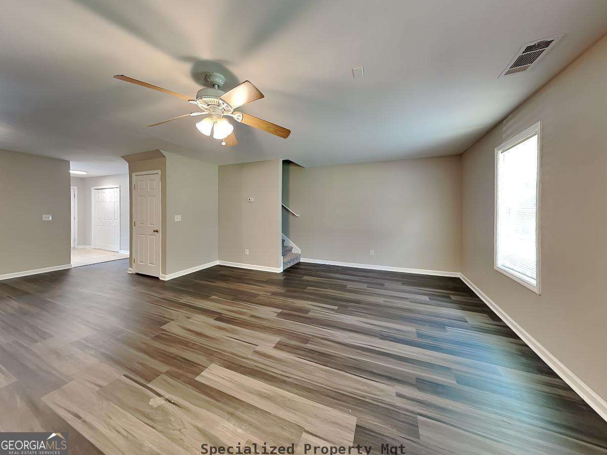 407 Maple Way Property Photo 3