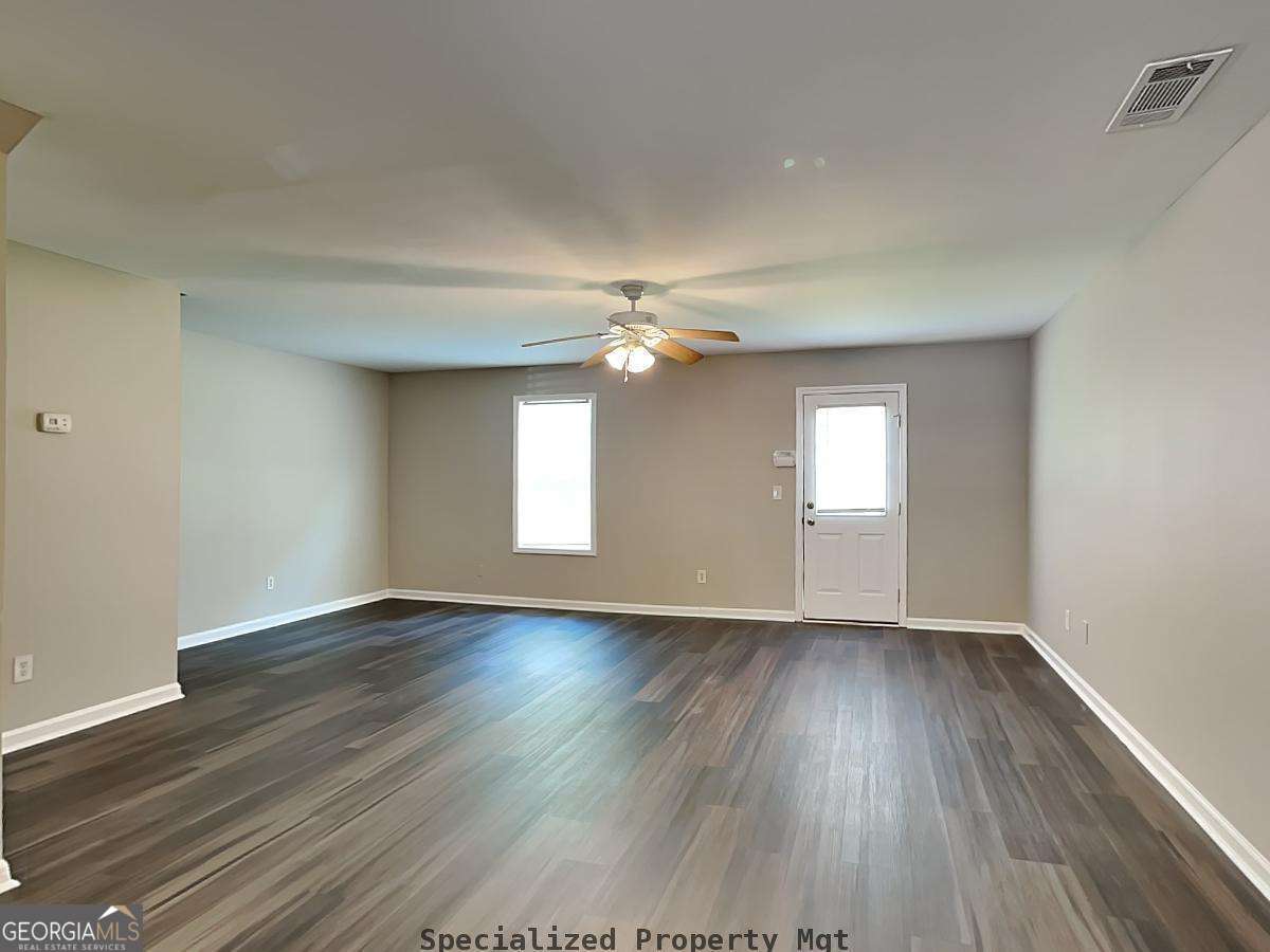 407 Maple Way Property Photo 5