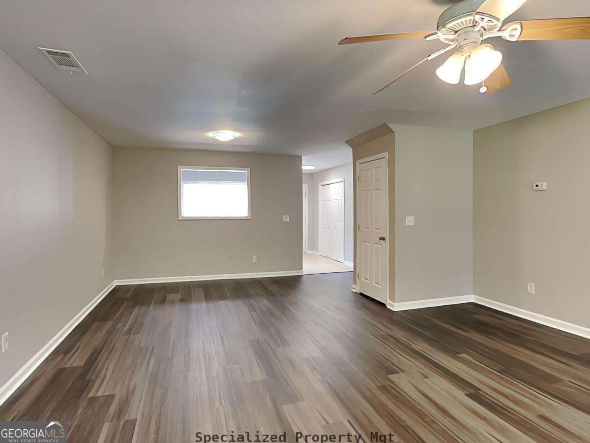 407 Maple Way Property Photo 6