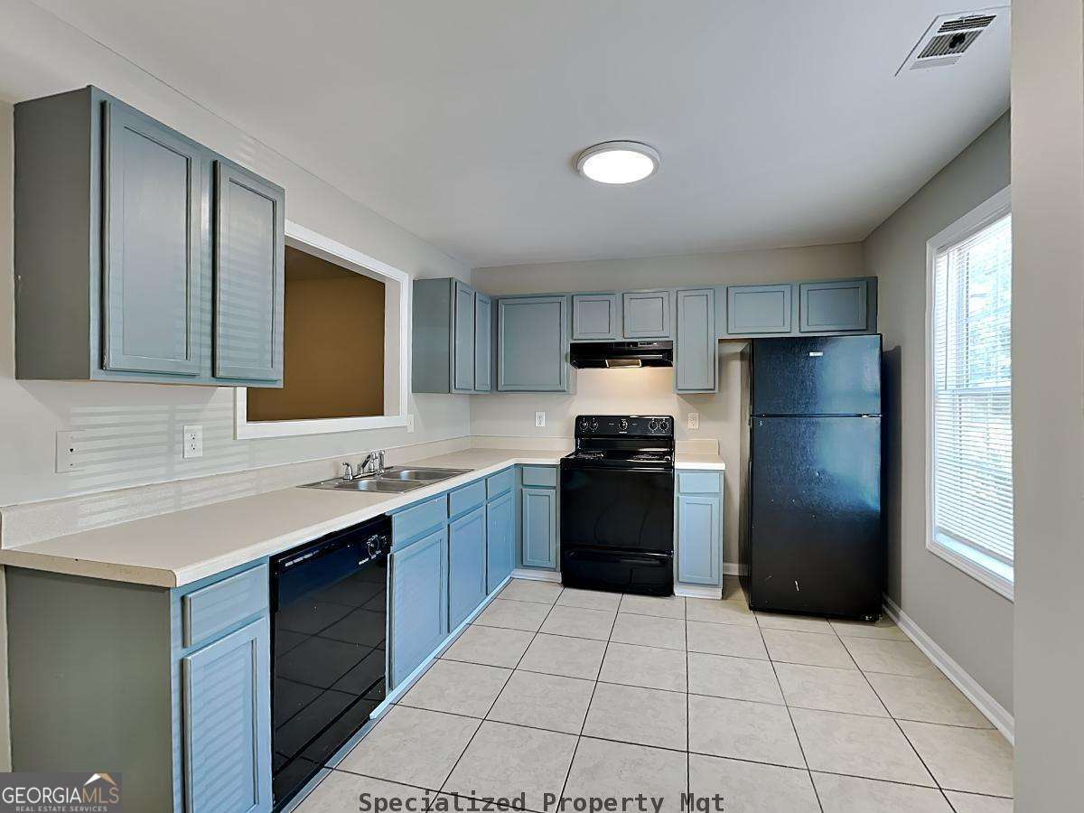 407 Maple Way Property Photo 7