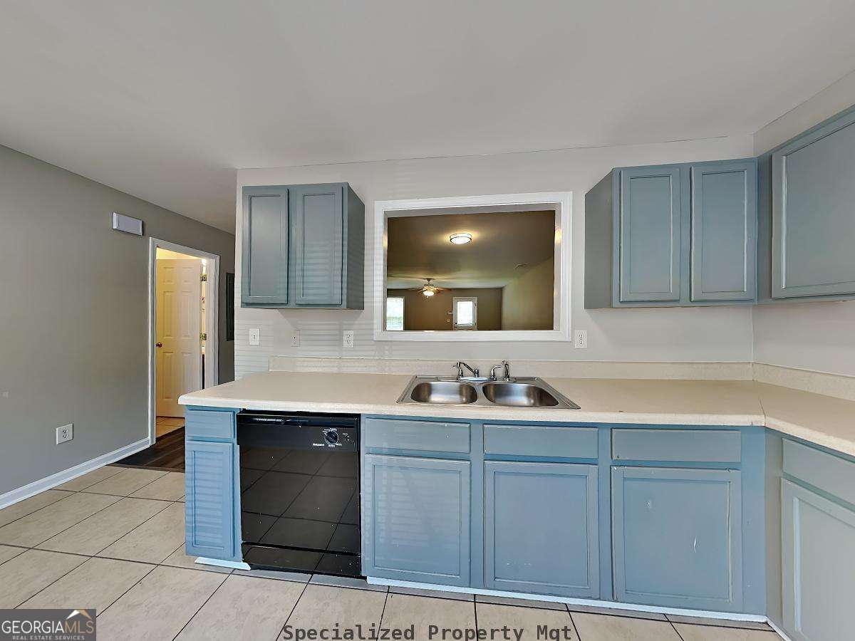 407 Maple Way Property Photo 8