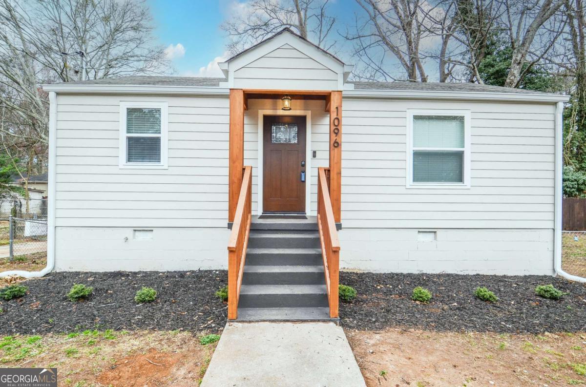 1096 Ferndale Street Property Photo