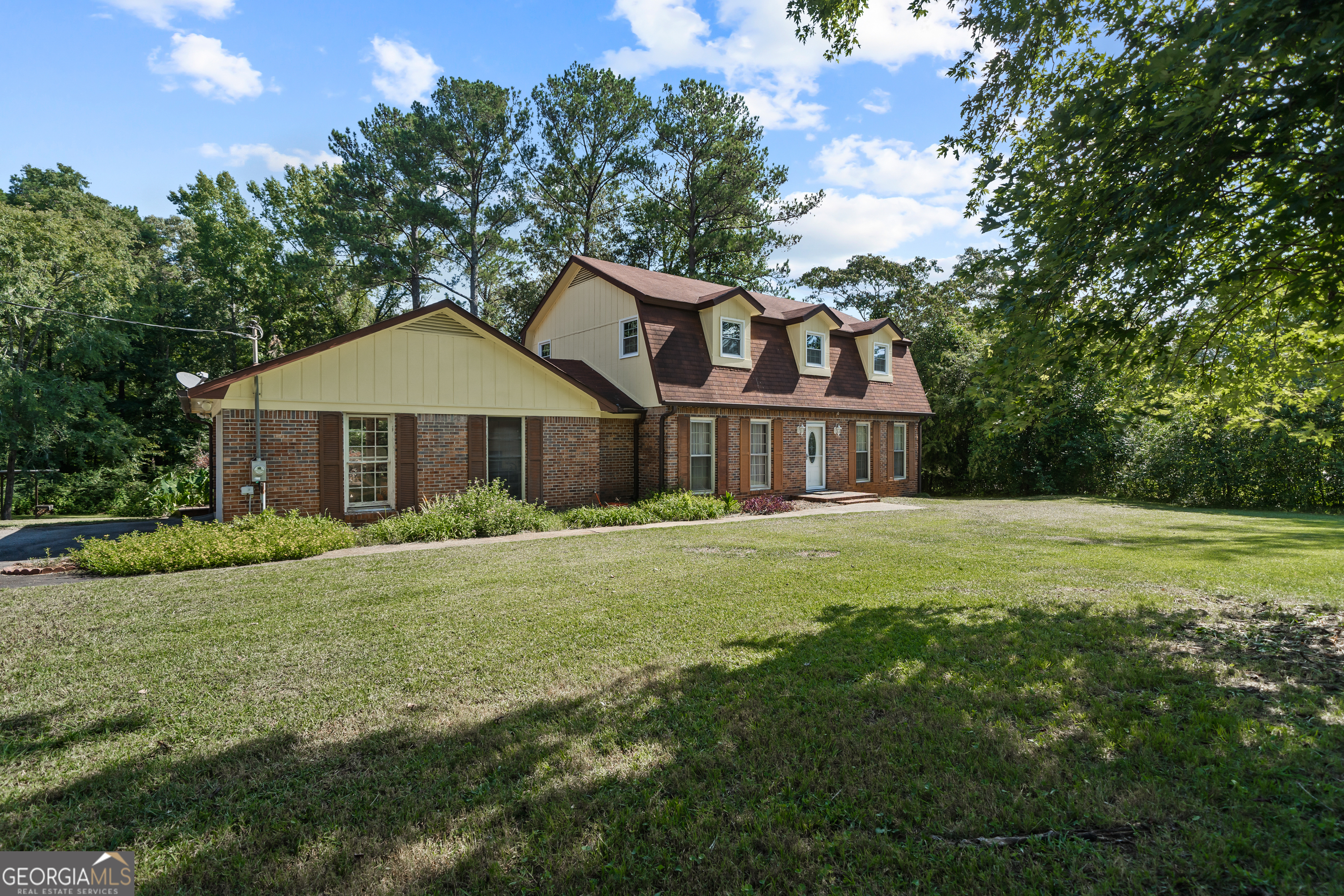 890 Highway 18 W Property Photo