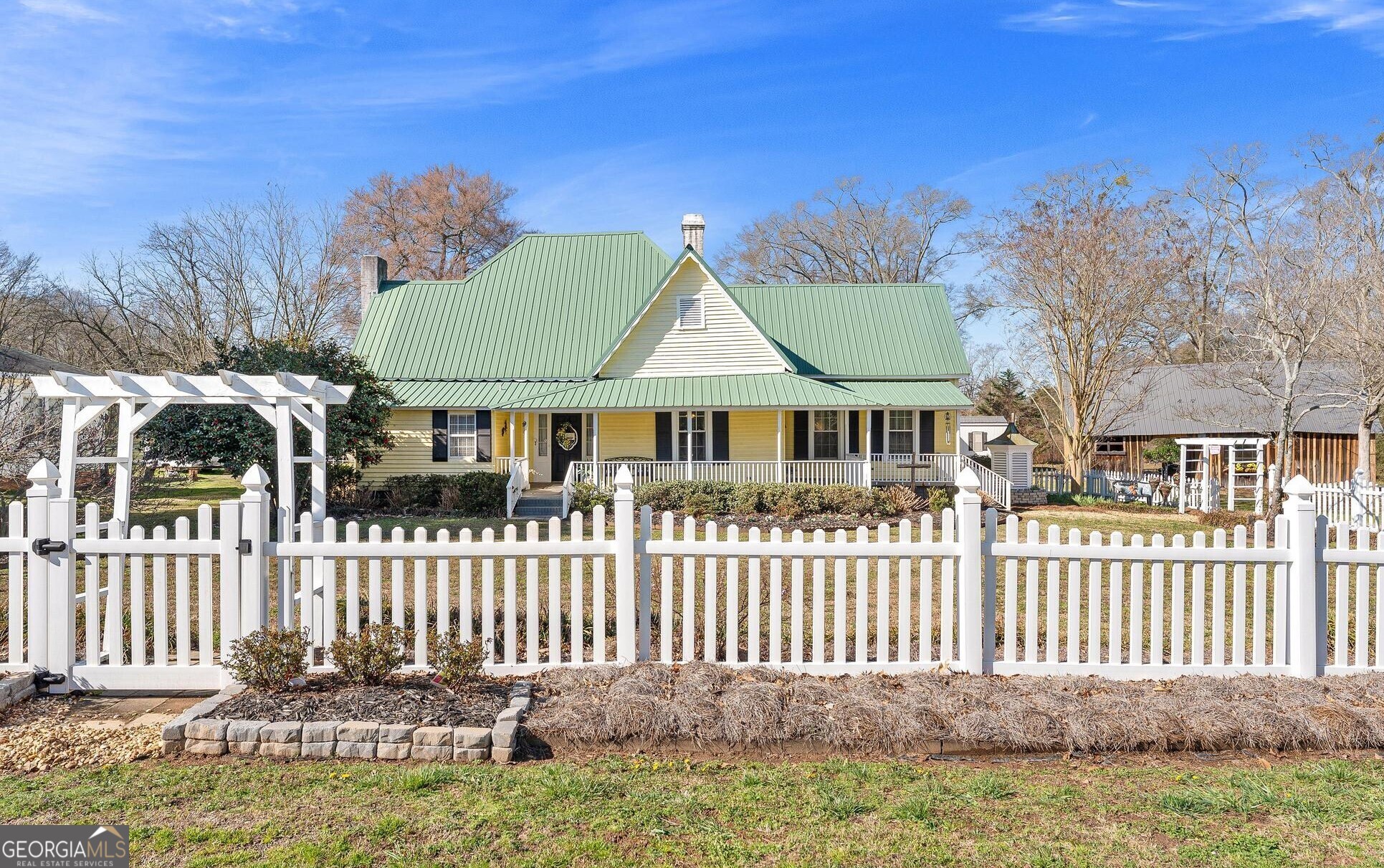 115 W Railroad St Property Photo