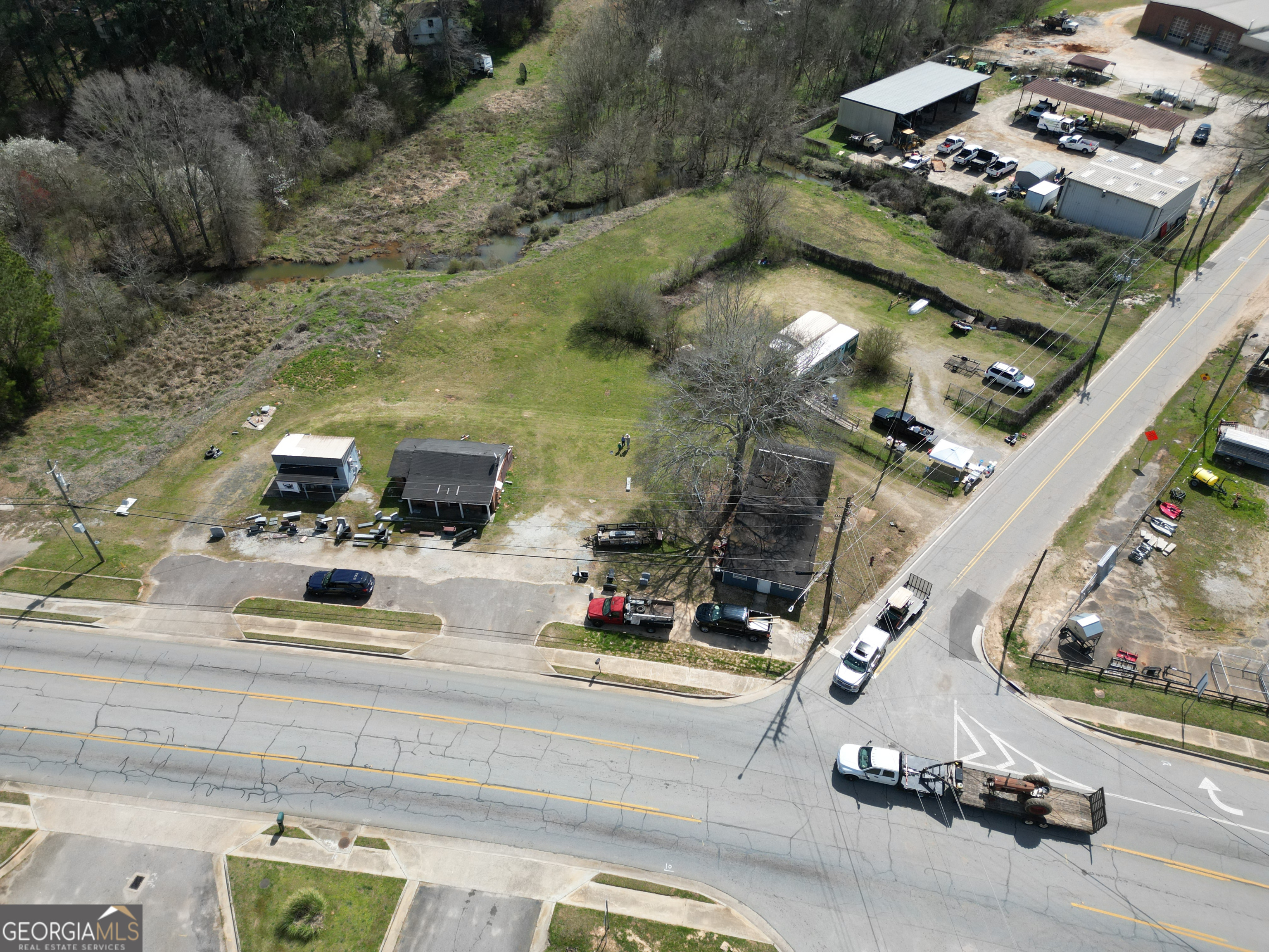 1241 E Broad Street Property Photo 2