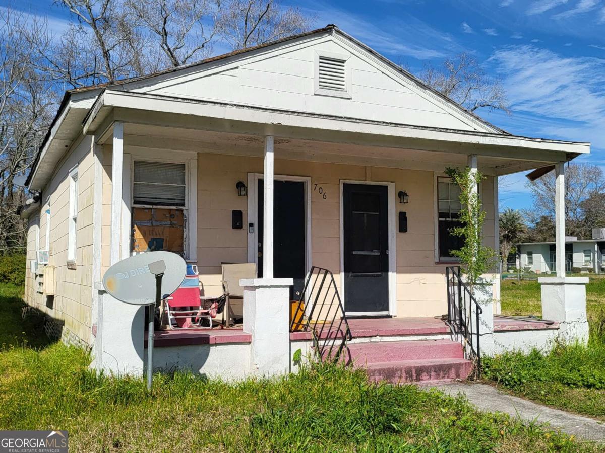 706 W 51st Street Property Photo 1