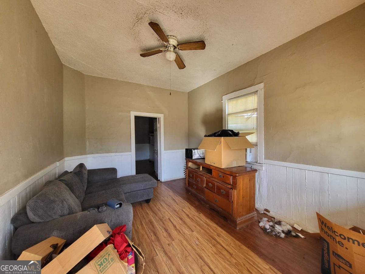 706 W 51st Street Property Photo 5