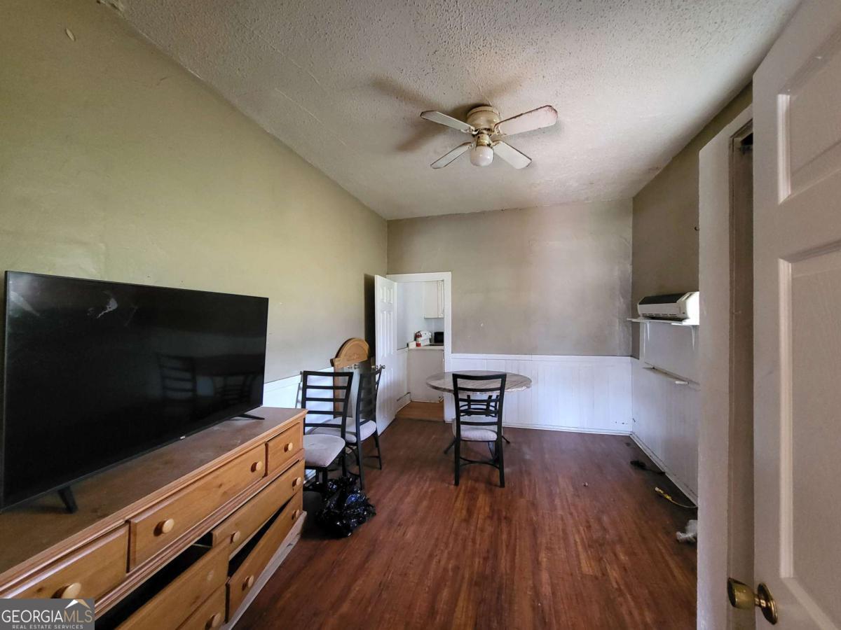 706 W 51st Street Property Photo 7