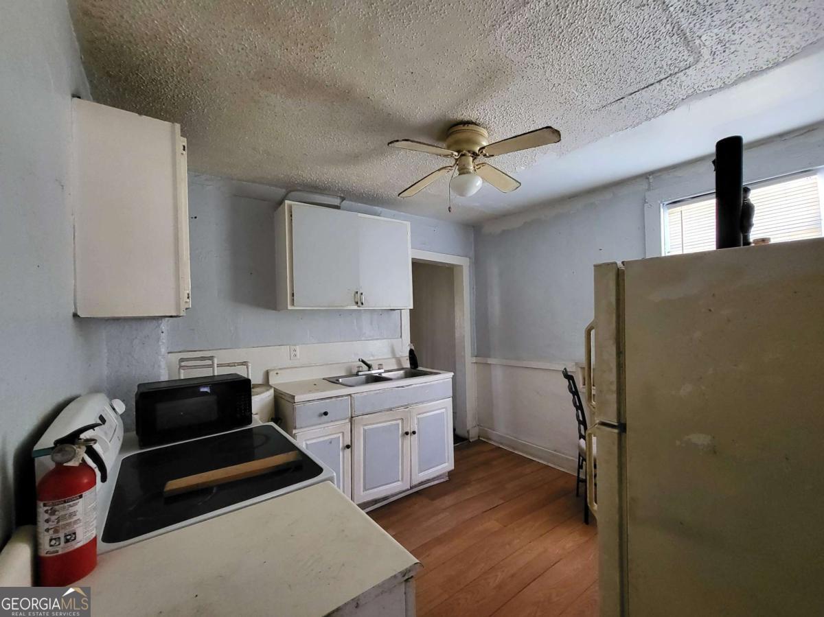 706 W 51st Street Property Photo 9