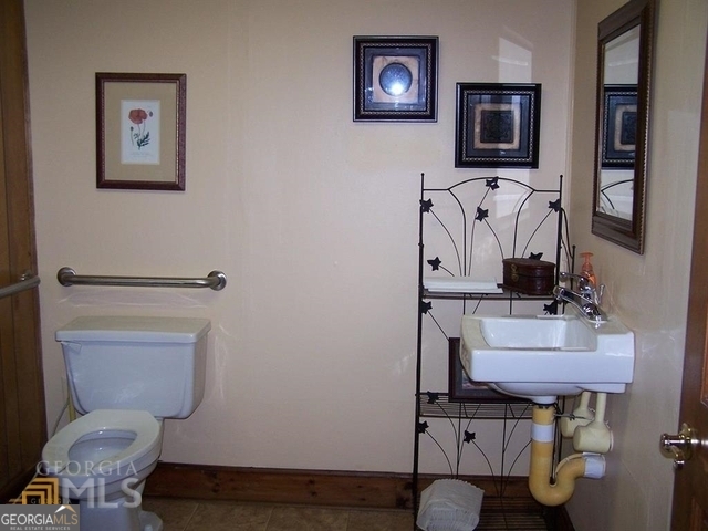 78 Washington Street Property Photo 8