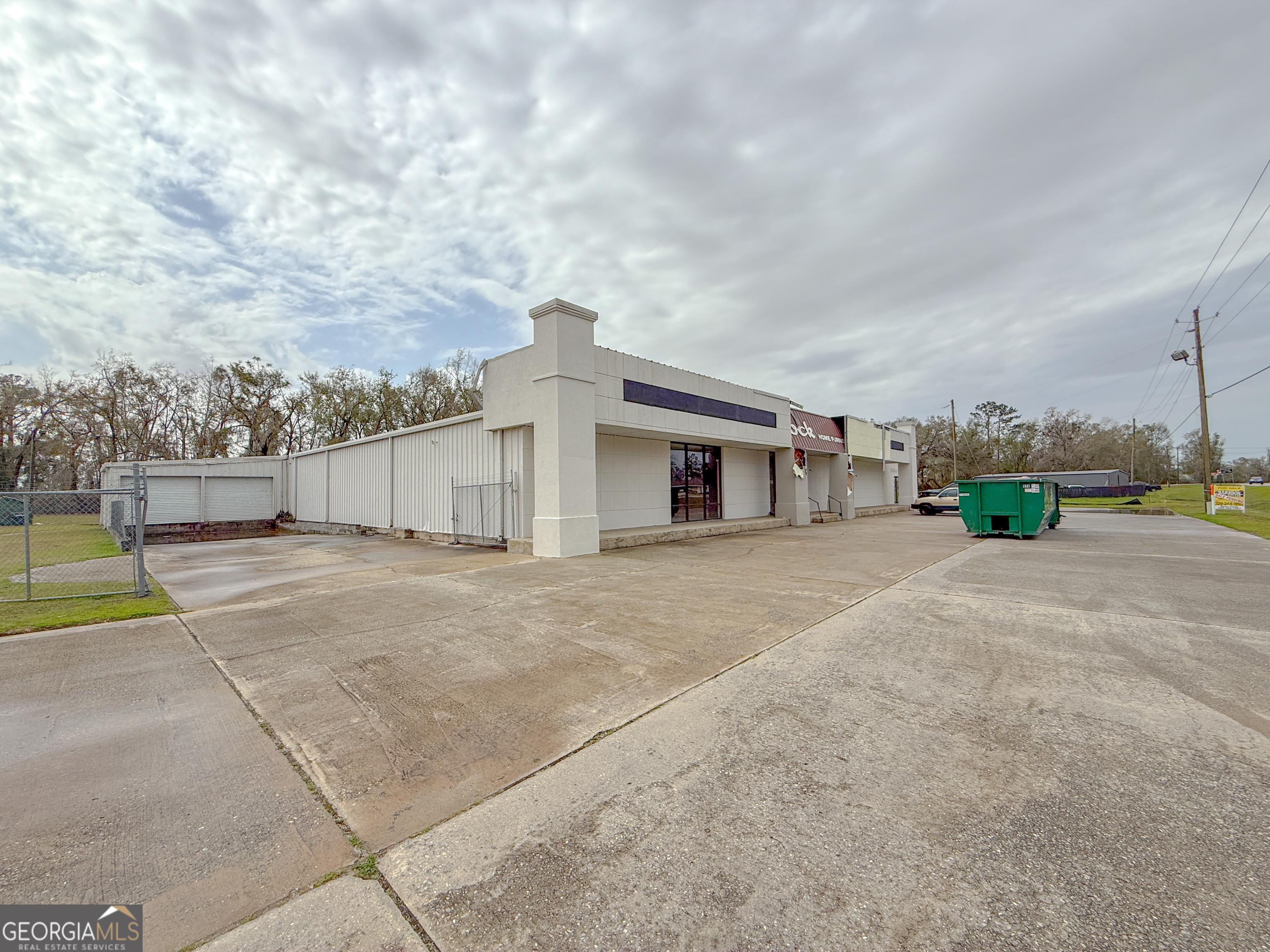 1450 W Marion Avenue Property Photo