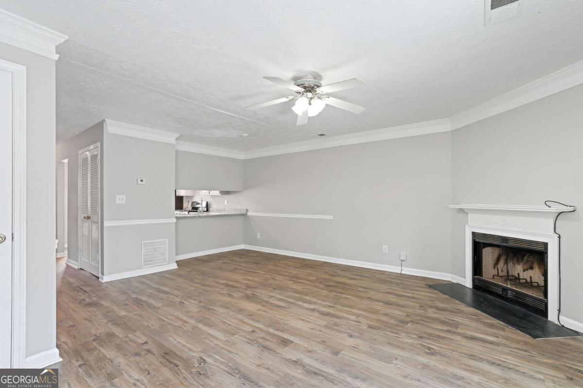 3188 Kingswood Glen Property Photo 6