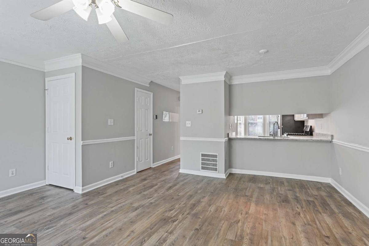 3188 Kingswood Glen Property Photo 7