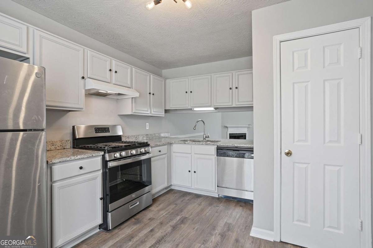 3188 Kingswood Glen Property Photo 9