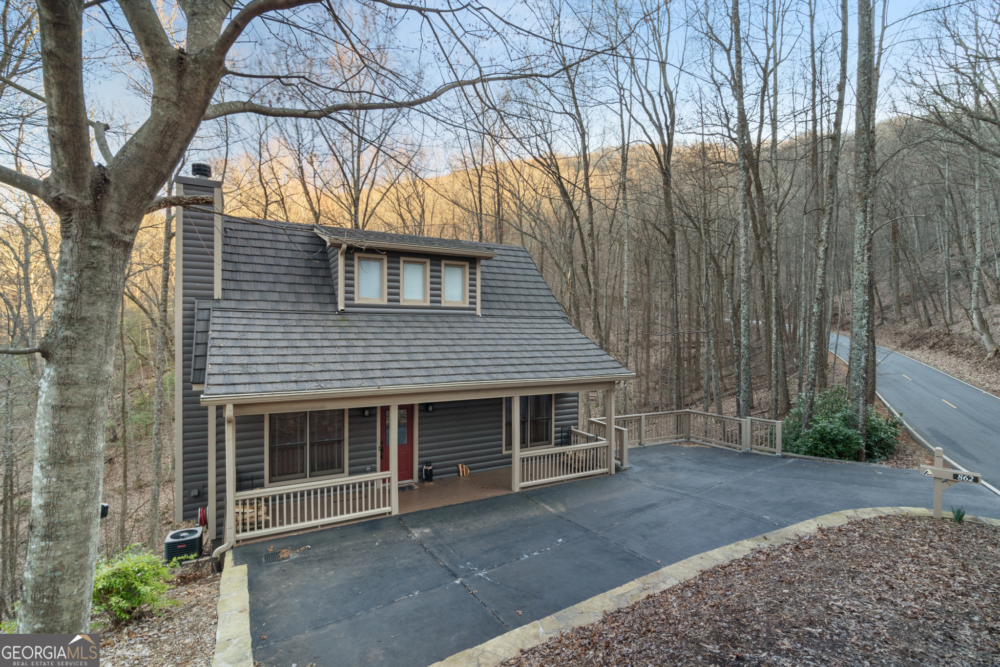 862 Valley View Drive Property Photo 2
