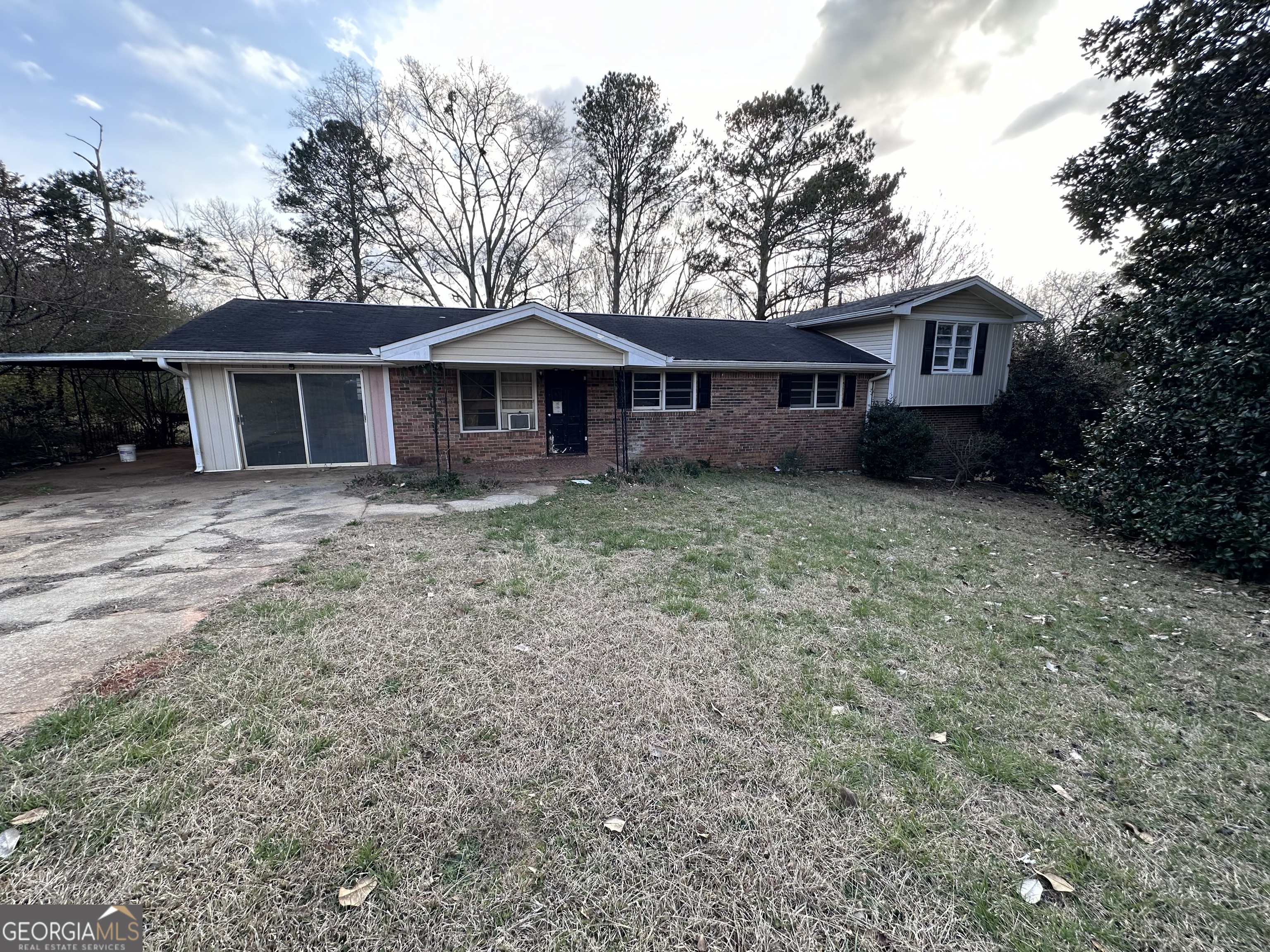 82 West Drive Property Photo