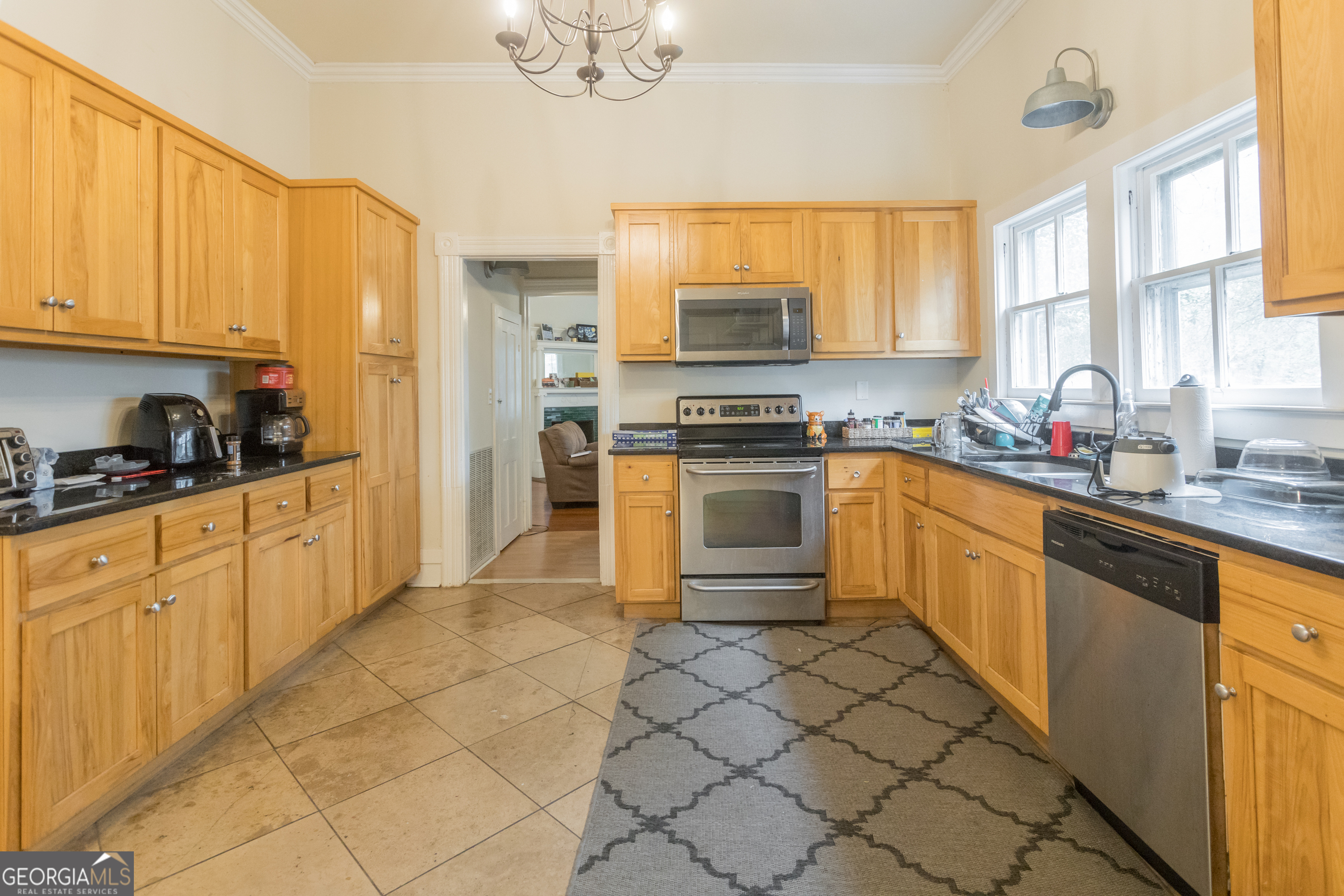 210 S Zetterower Avenue Property Photo 8
