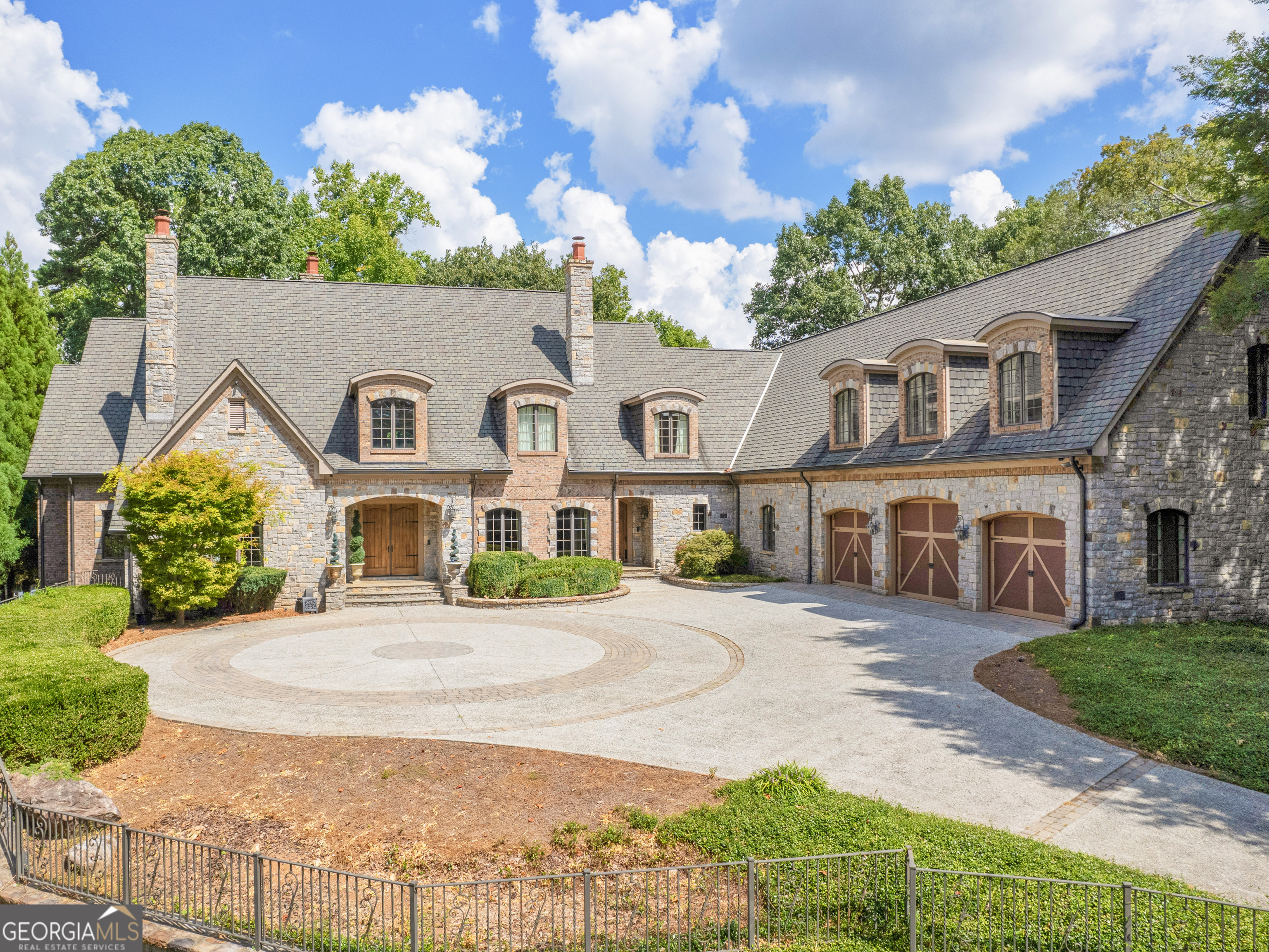 2554 Emerald Drive Property Photo