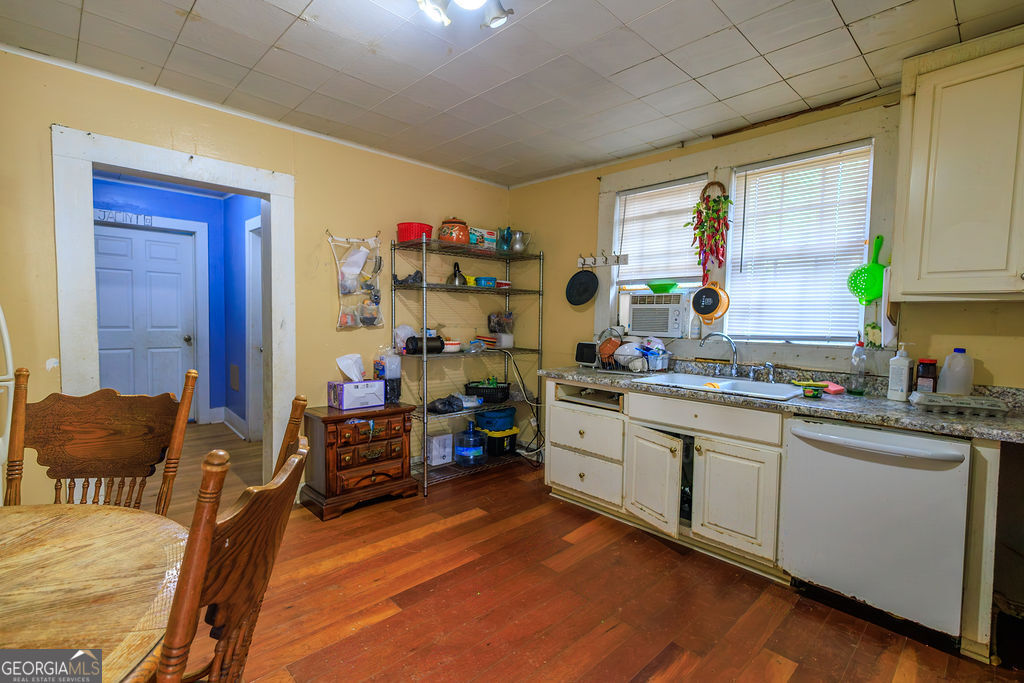 241 Killian Street Property Photo 5